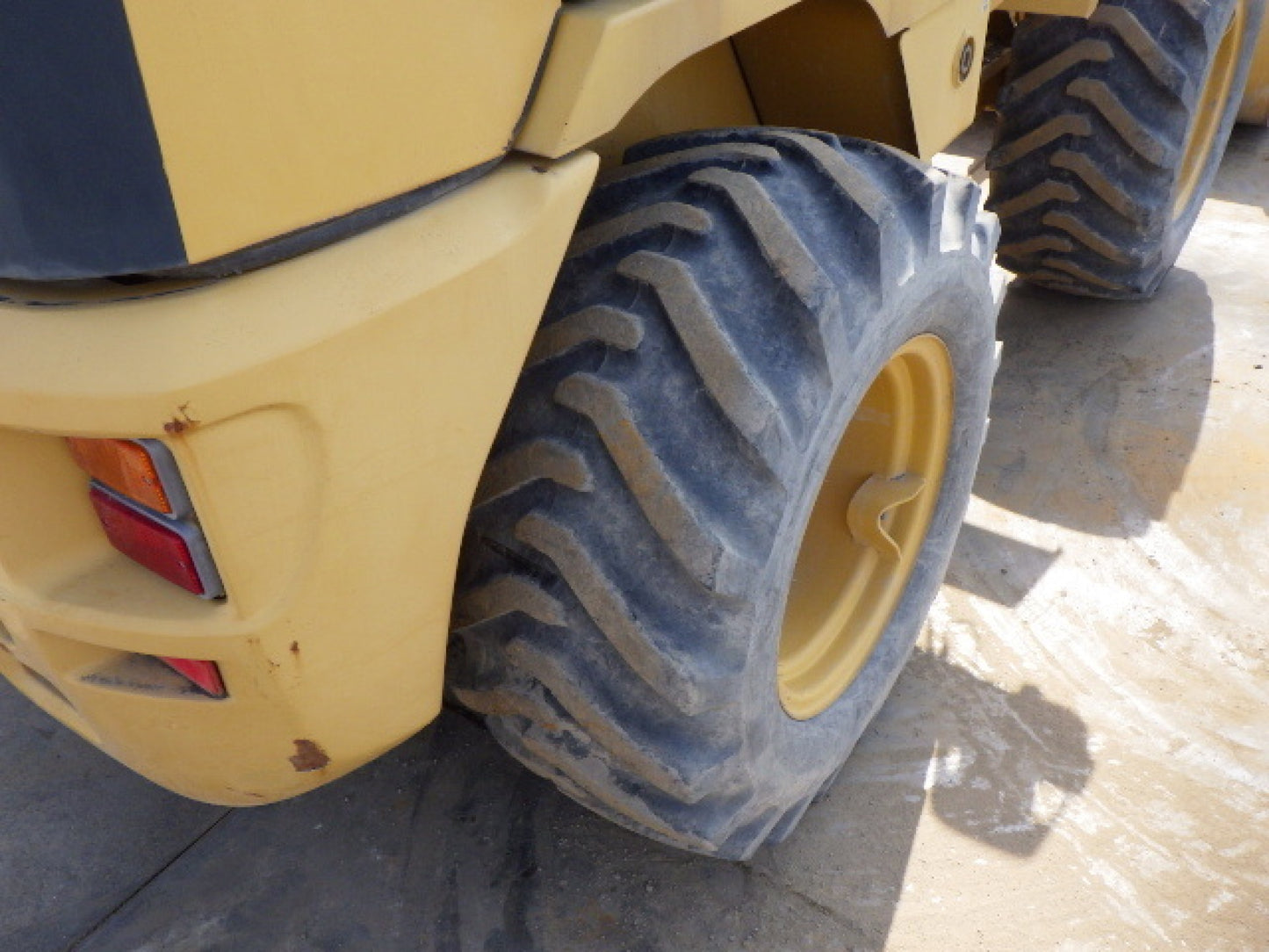 Cat 902 Wheel Loader 0.6 CBM bucket