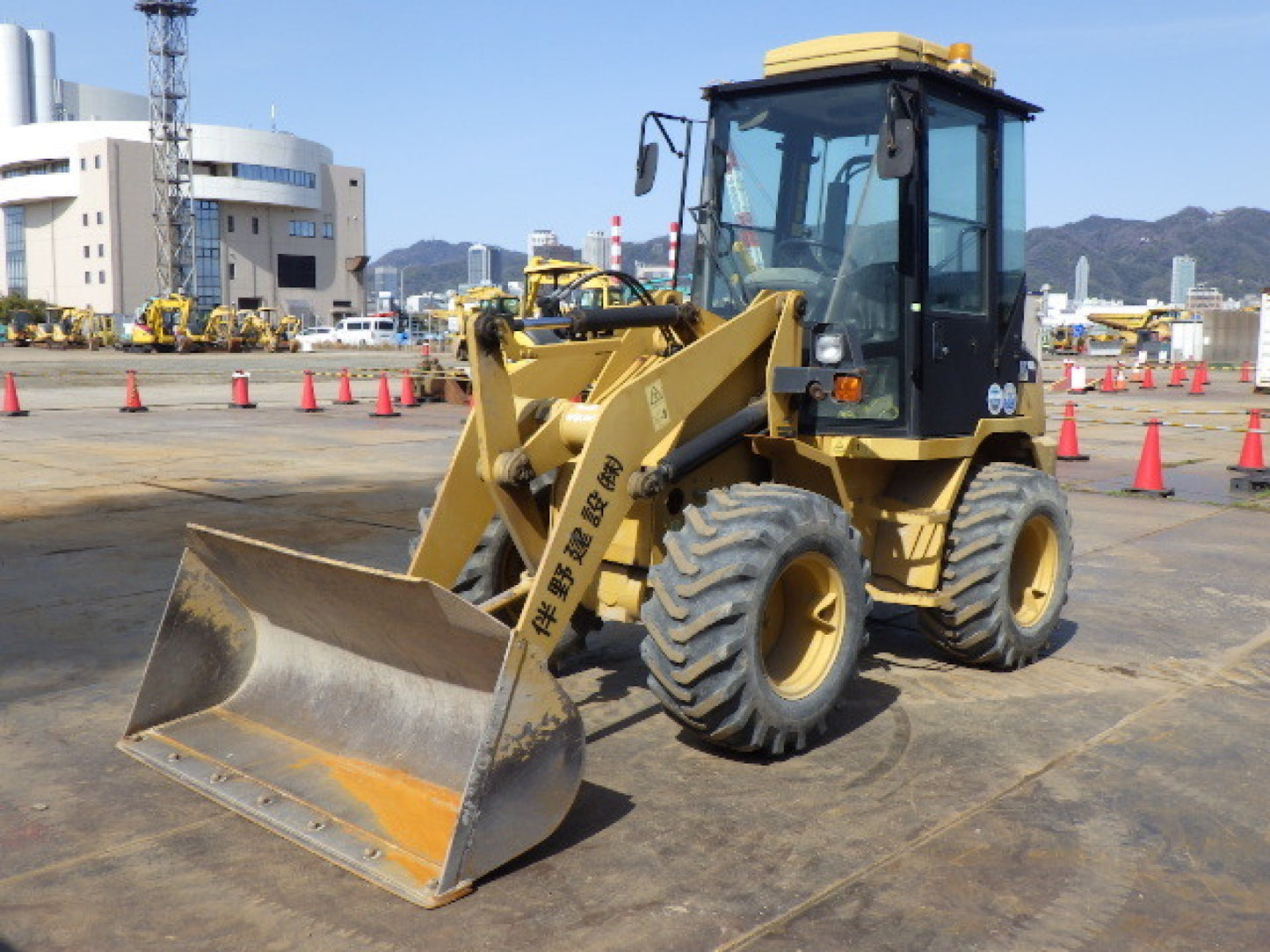 Cat 902 Wheel Loader 0.6 CBM bucket