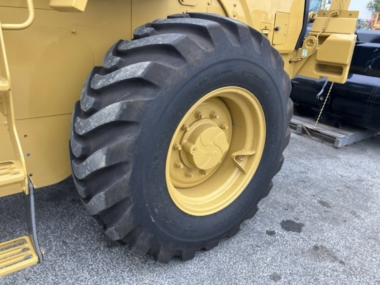 Cat 910 Wheel Loader Near New