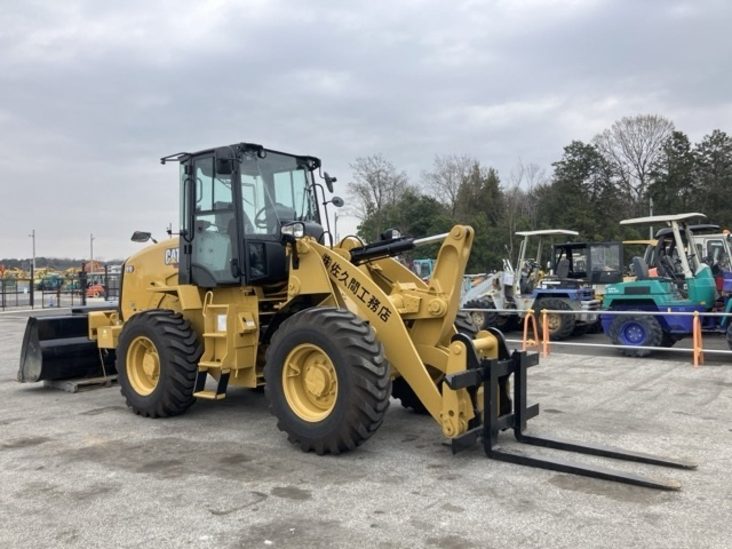 Cat 910 Wheel Loader Near New