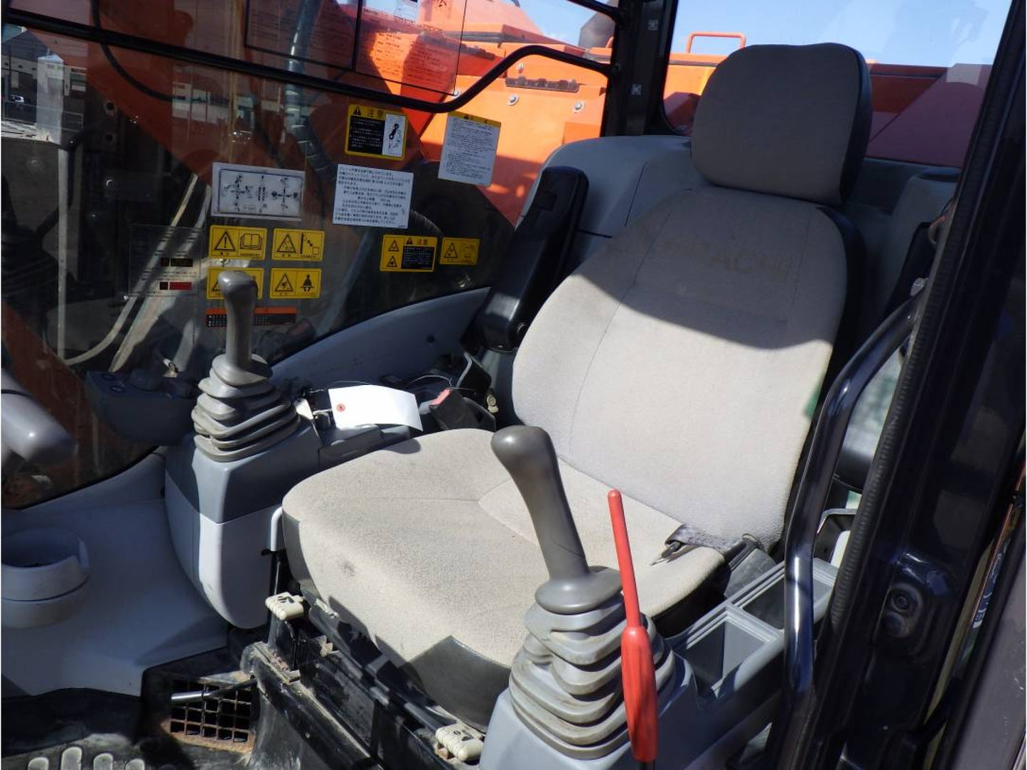 Hitachi ZX225US Digger 23.5 ton