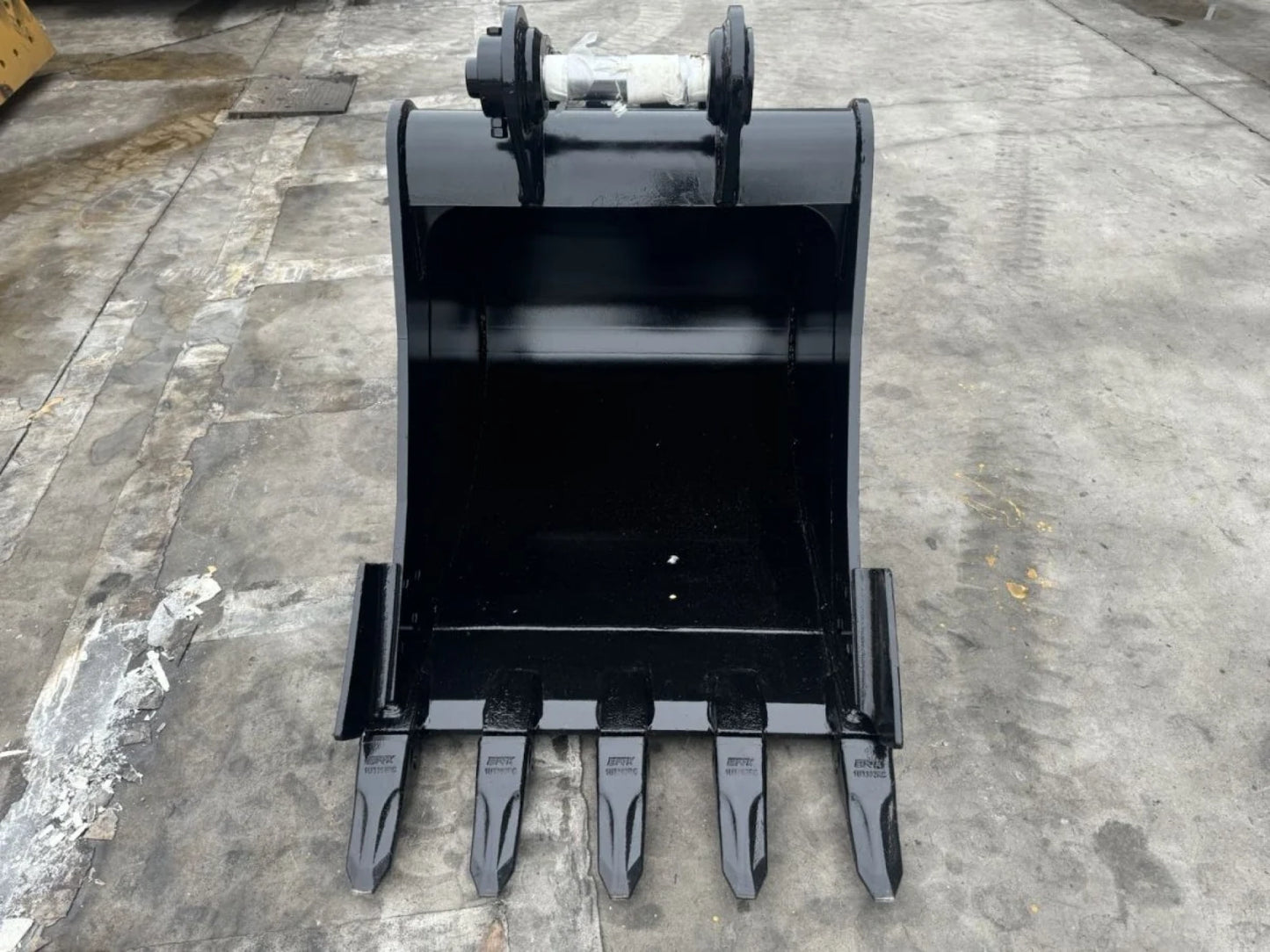 Excavator Rock Bucket XZ120 65mm