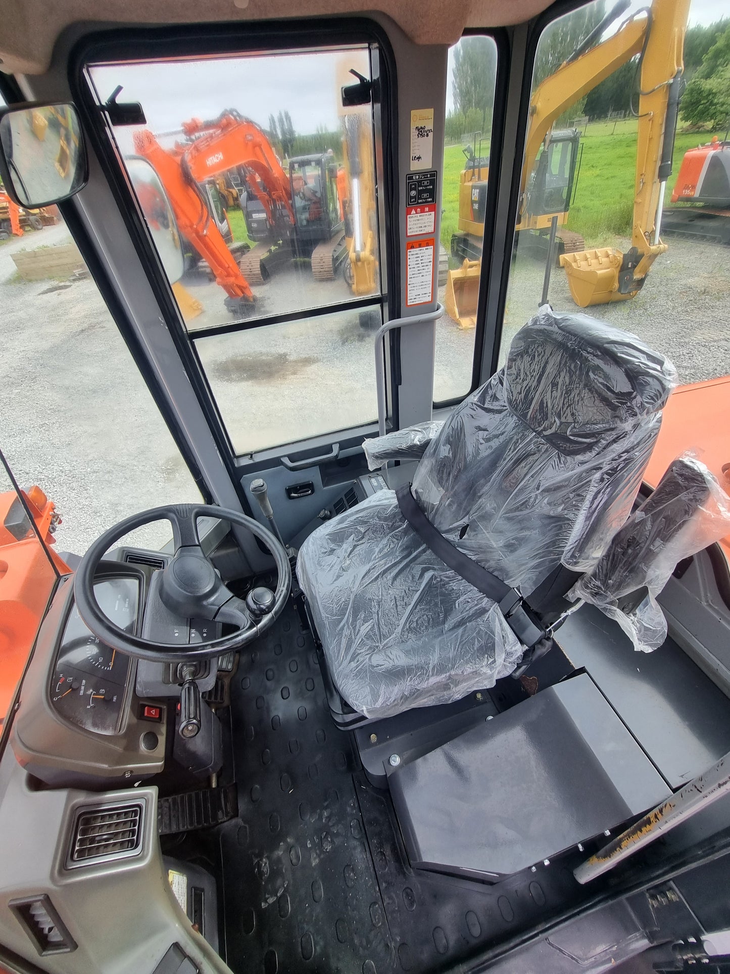 Hitachi LX110-7 / TCM L20-3, 10 Ton Wheel Loader