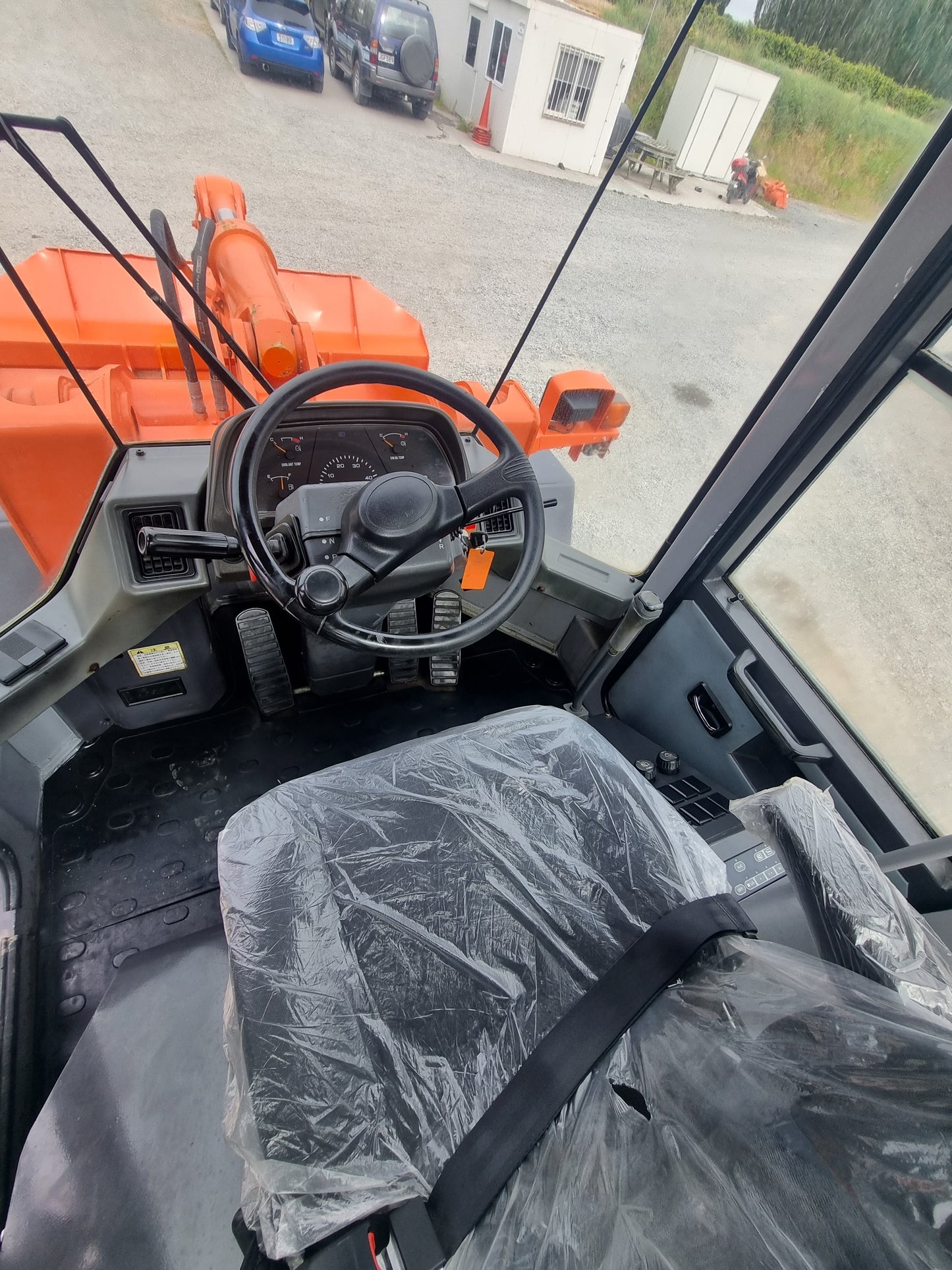 Hitachi LX110-7 / TCM L20-3, 10 Ton Wheel Loader