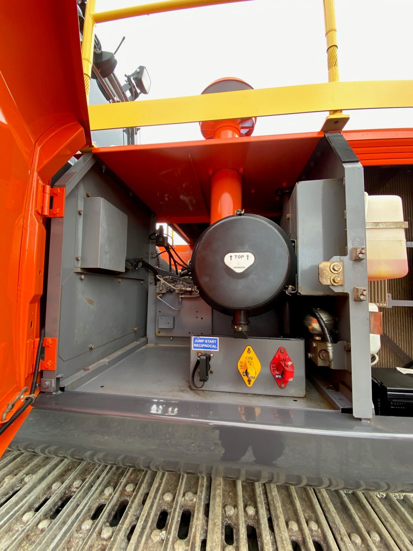 HITACHI ZX330 35 ton Digger Low Hours