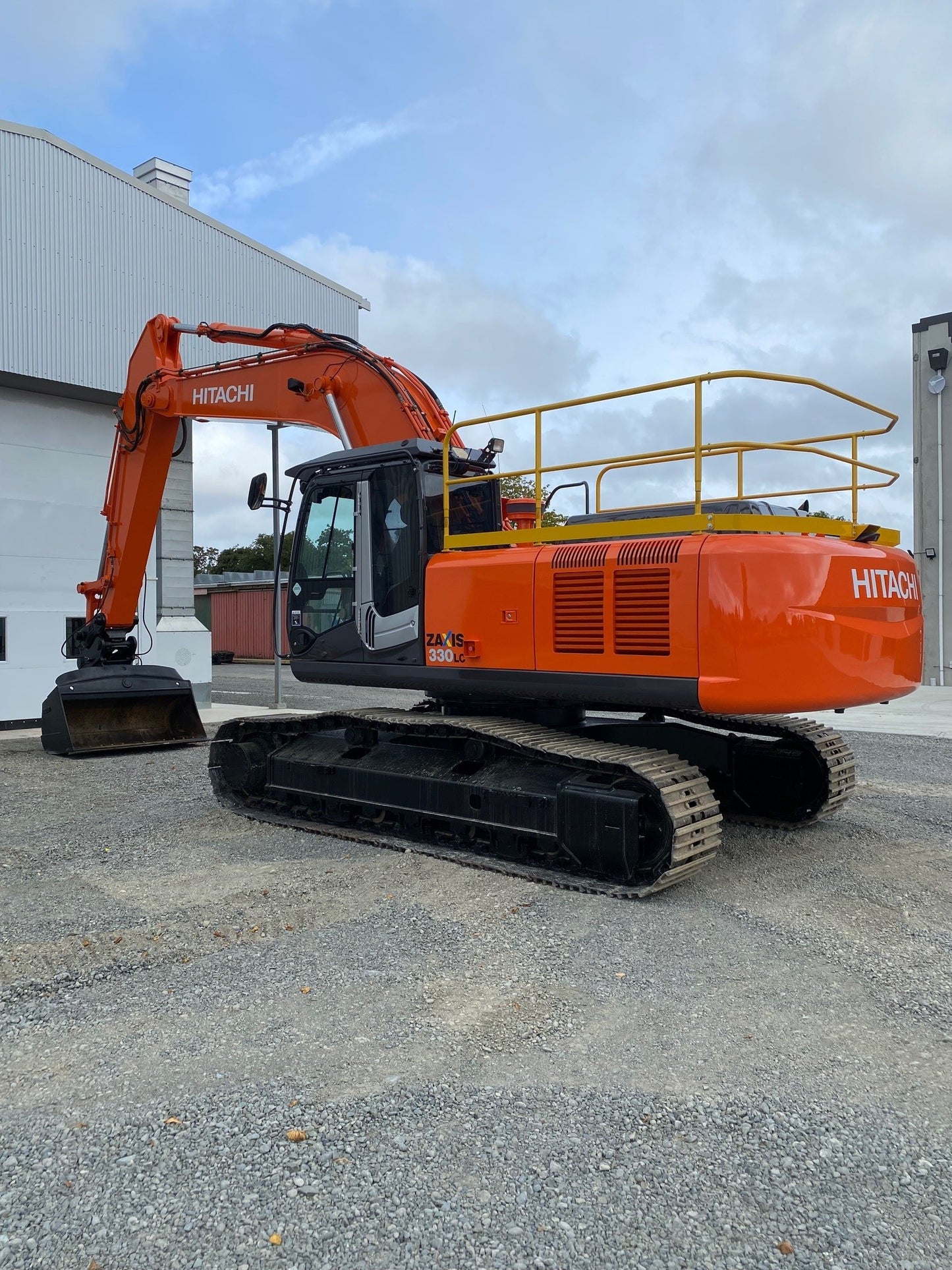 HITACHI ZX330 35 ton Digger Low Hours