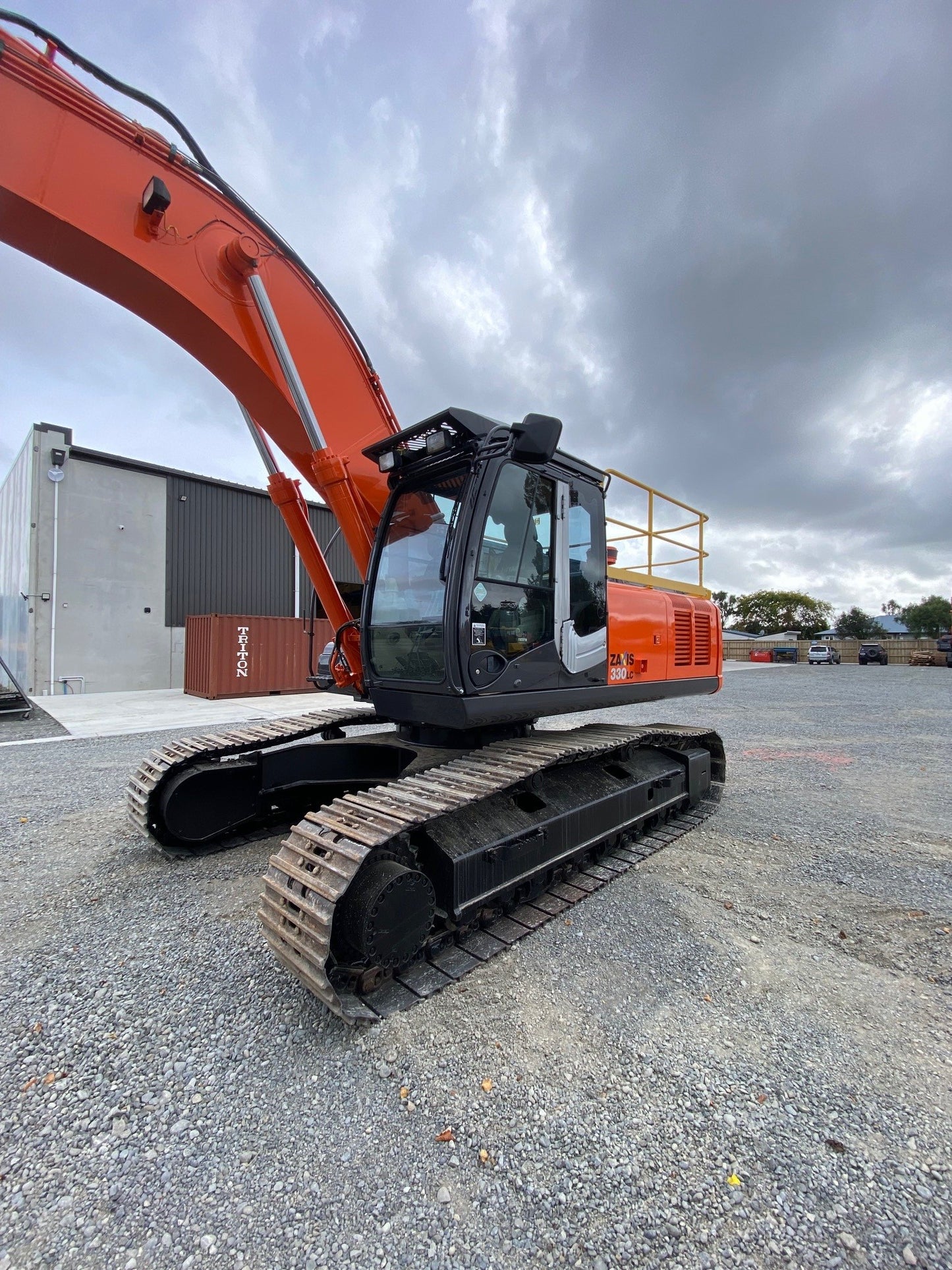HITACHI ZX330 35 ton Digger Low Hours