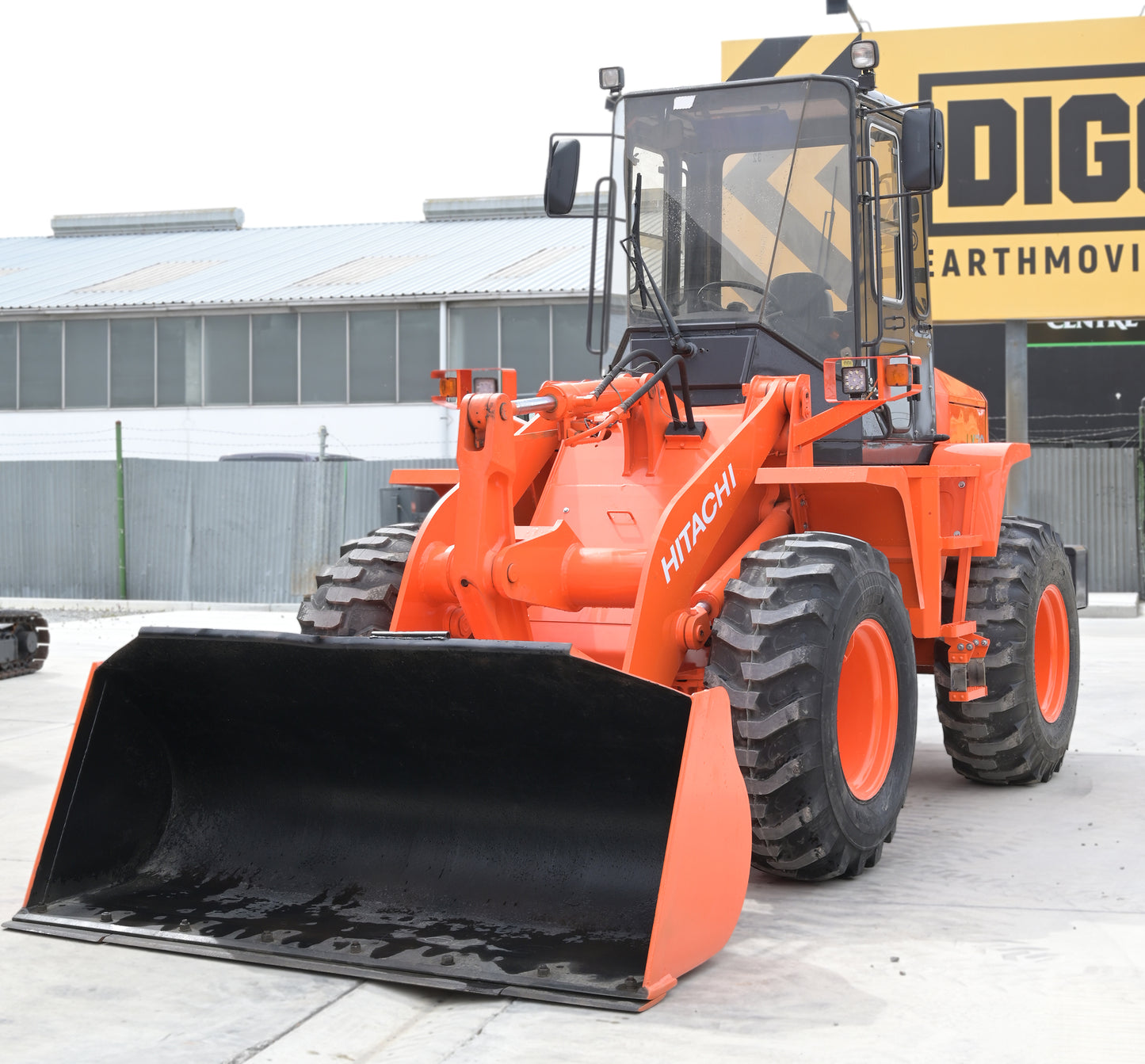 HITACHI LX70-5, 2000 MODEL , LOW 1453 HOURS , 7 TON WHEEL LOADER