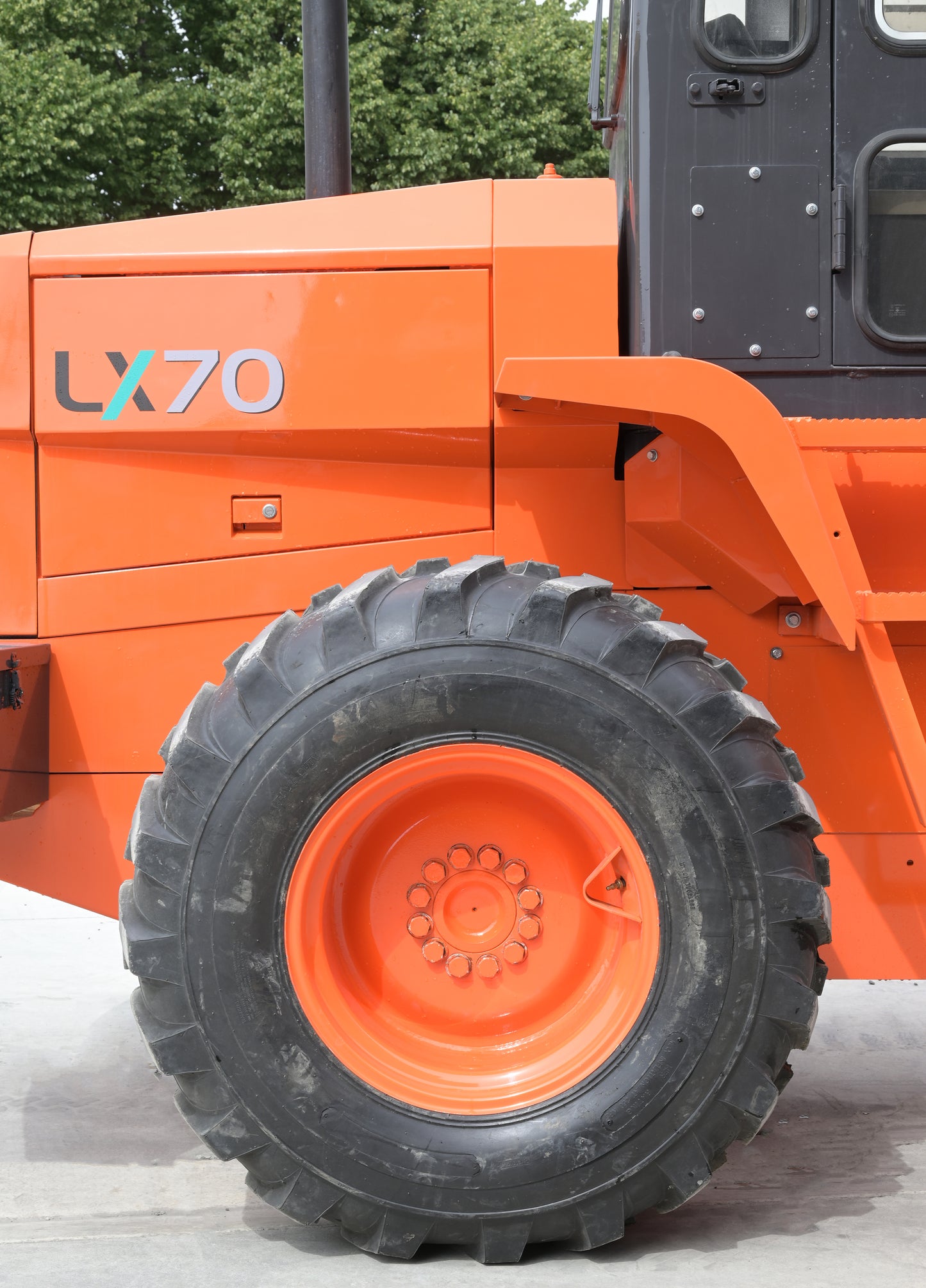 HITACHI LX70-5, 2000 MODEL , LOW 1453 HOURS , 7 TON WHEEL LOADER