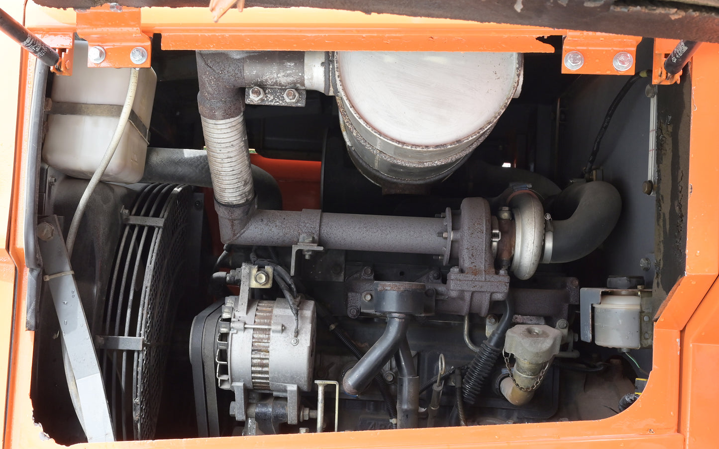 HITACHI LX70-5, 2000 MODEL , LOW 1453 HOURS , 7 TON WHEEL LOADER