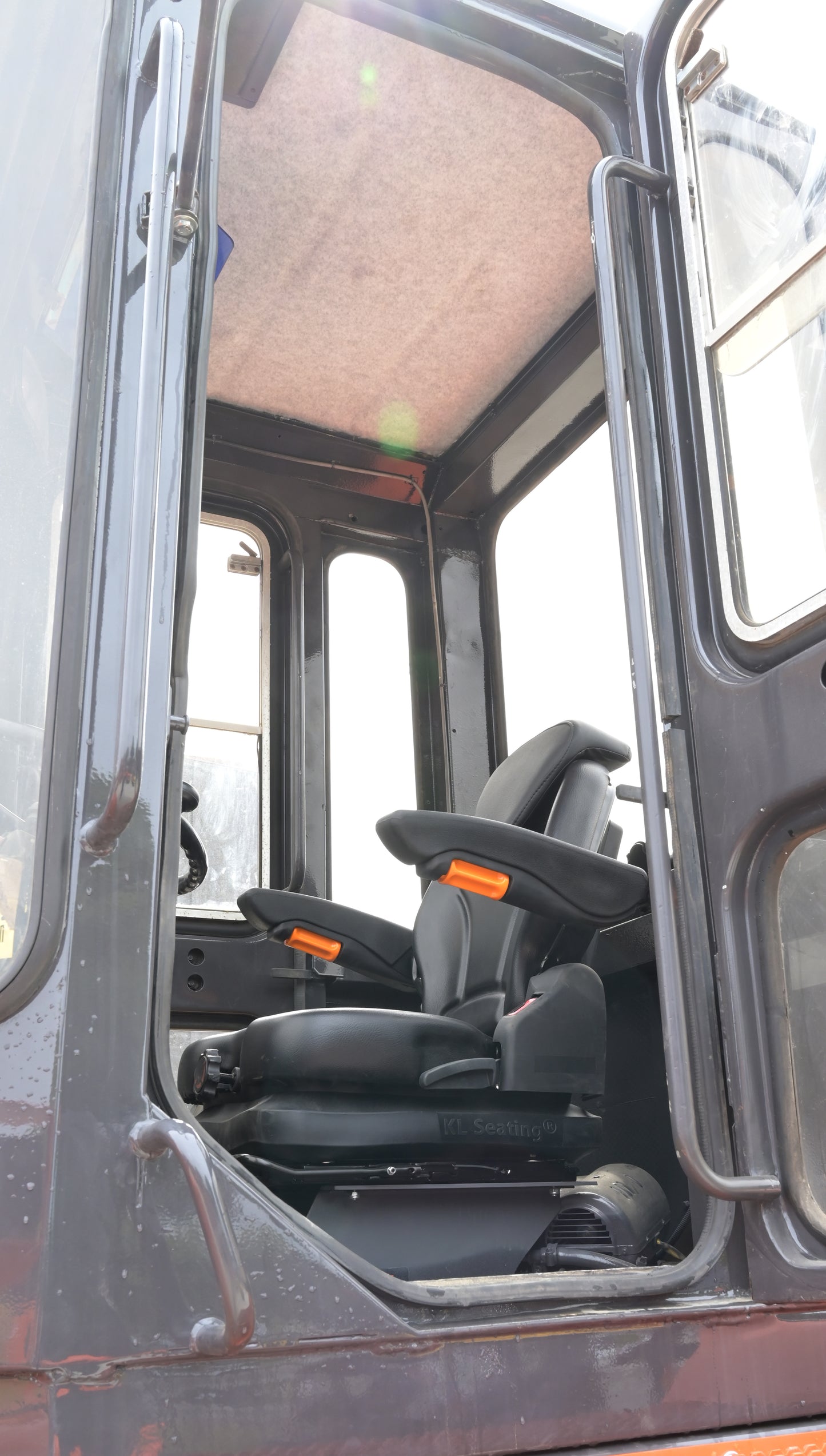 HITACHI LX70-5, 2000 MODEL , LOW 1453 HOURS , 7 TON WHEEL LOADER