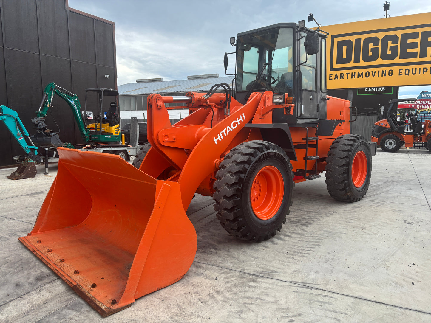 Hitachi LX110-7 / TCM L20-3, 10 Ton Wheel Loader