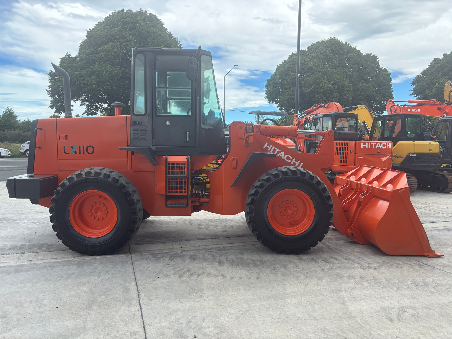 Hitachi LX110-7 / TCM L20-3, 10 Ton Wheel Loader