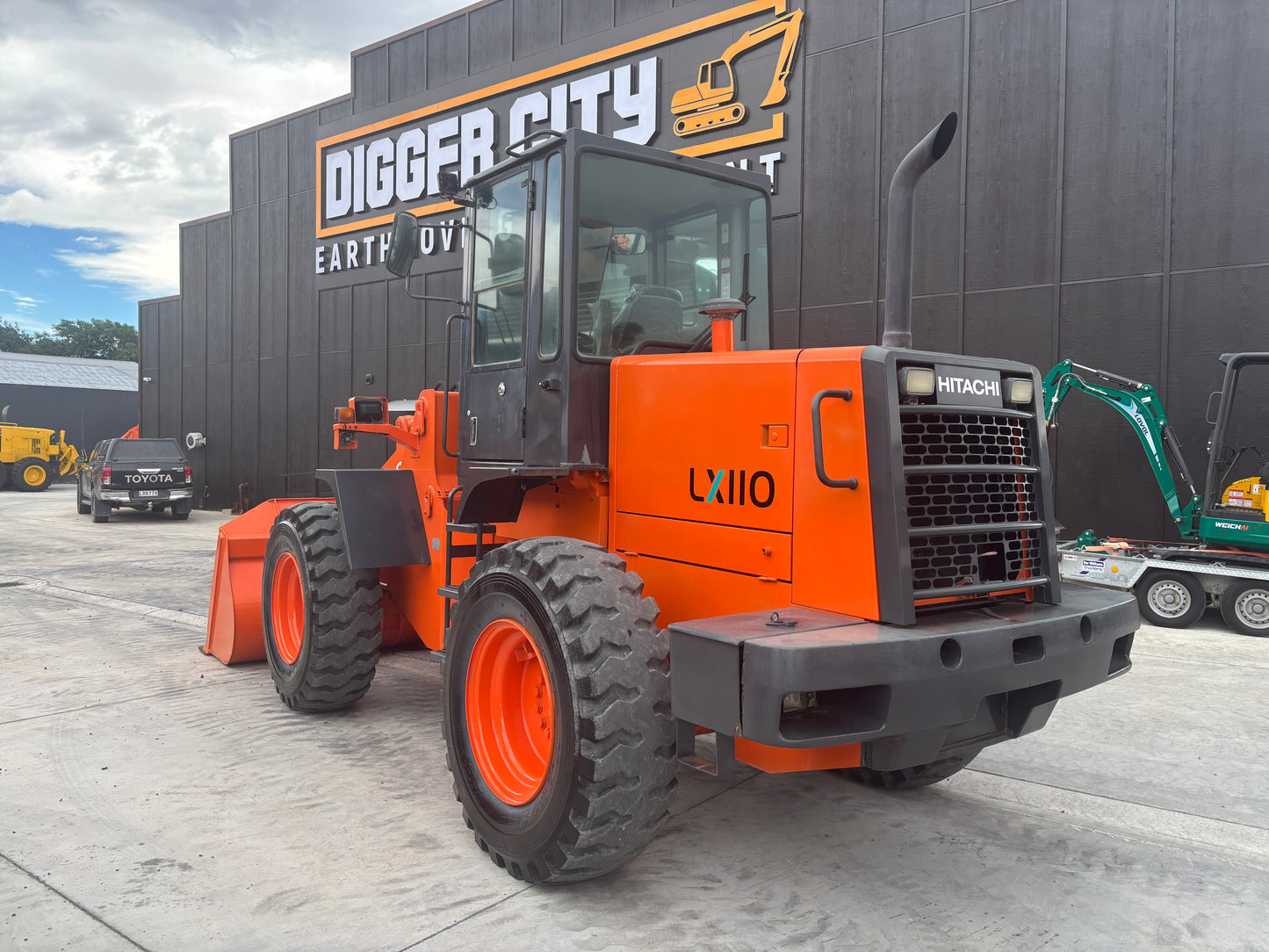 Hitachi LX110-7 / TCM L20-3, 10 Ton Wheel Loader