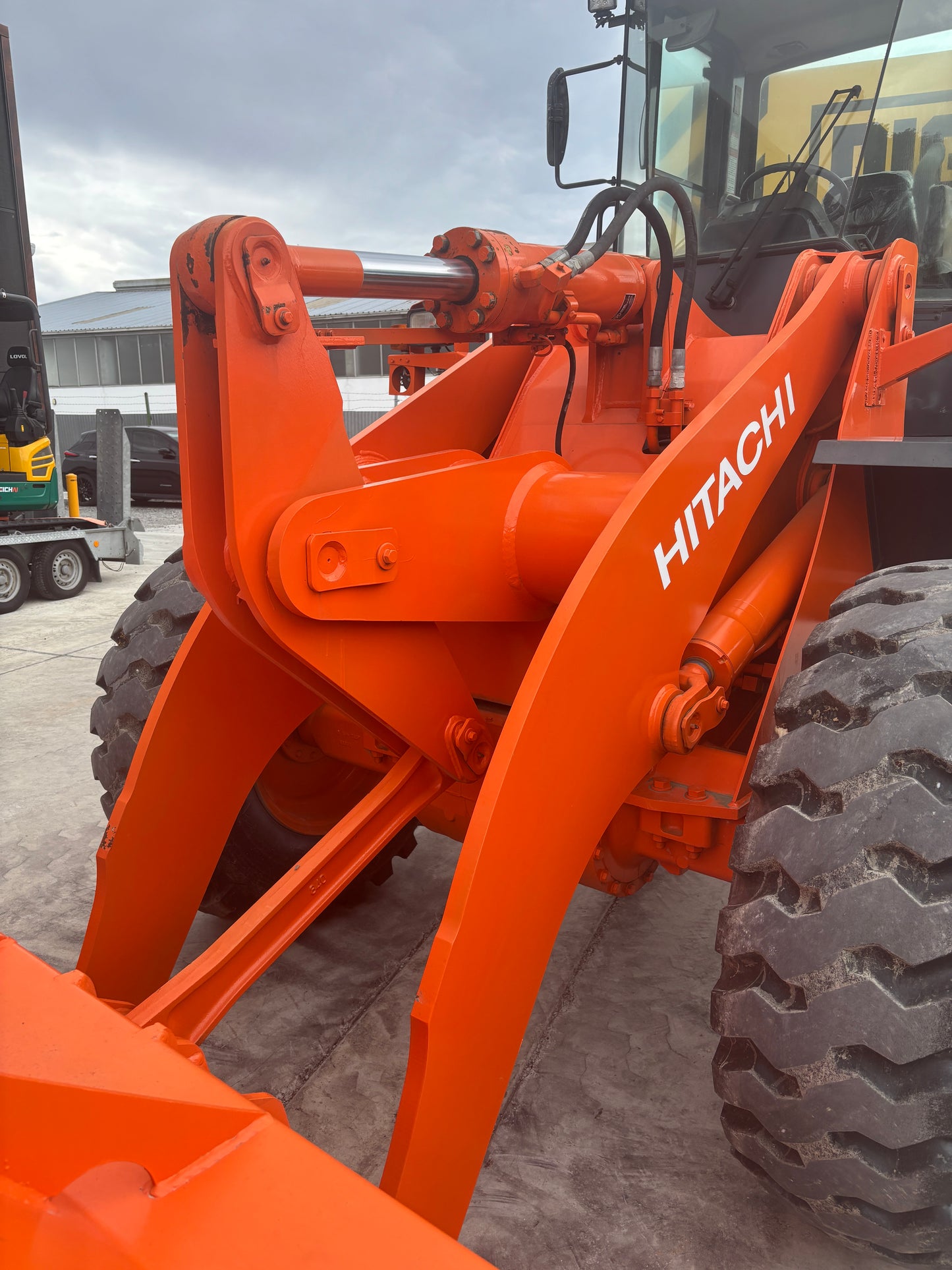 Hitachi LX110-7 / TCM L20-3, 10 Ton Wheel Loader