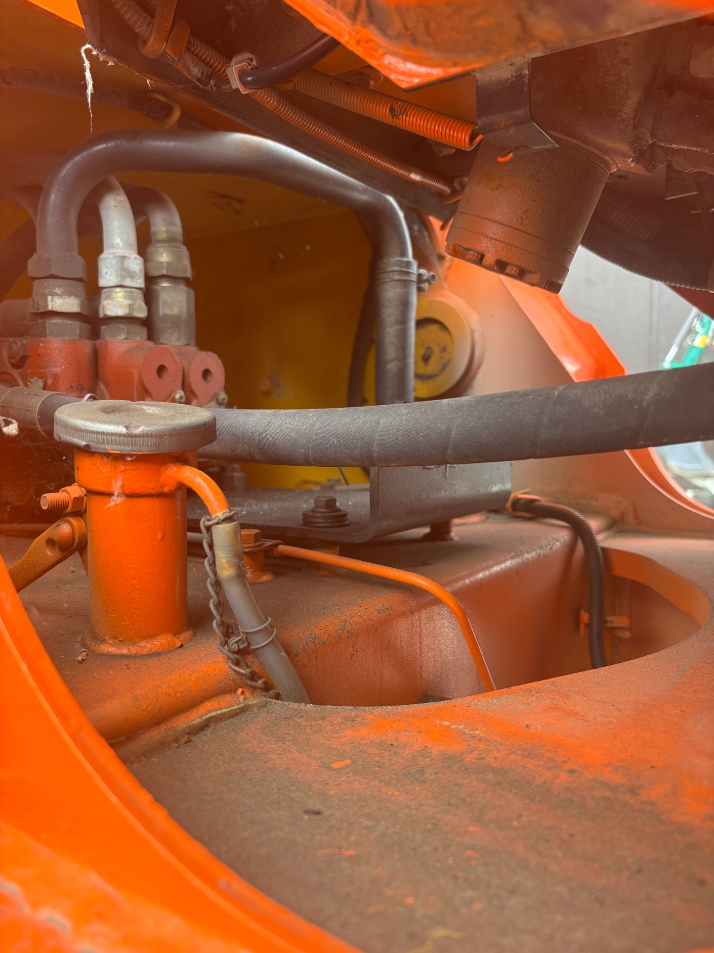 Hitachi LX110-7 / TCM L20-3, 10 Ton Wheel Loader