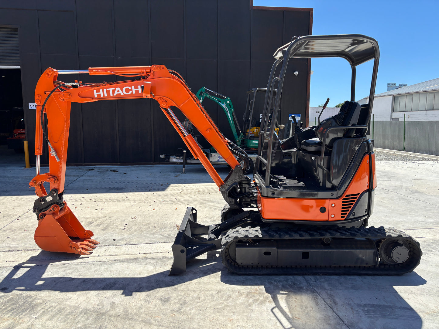 HIATCHI ZX30U-2 , 3 TON , LOW 1566 HOURS , EXCAVATOR