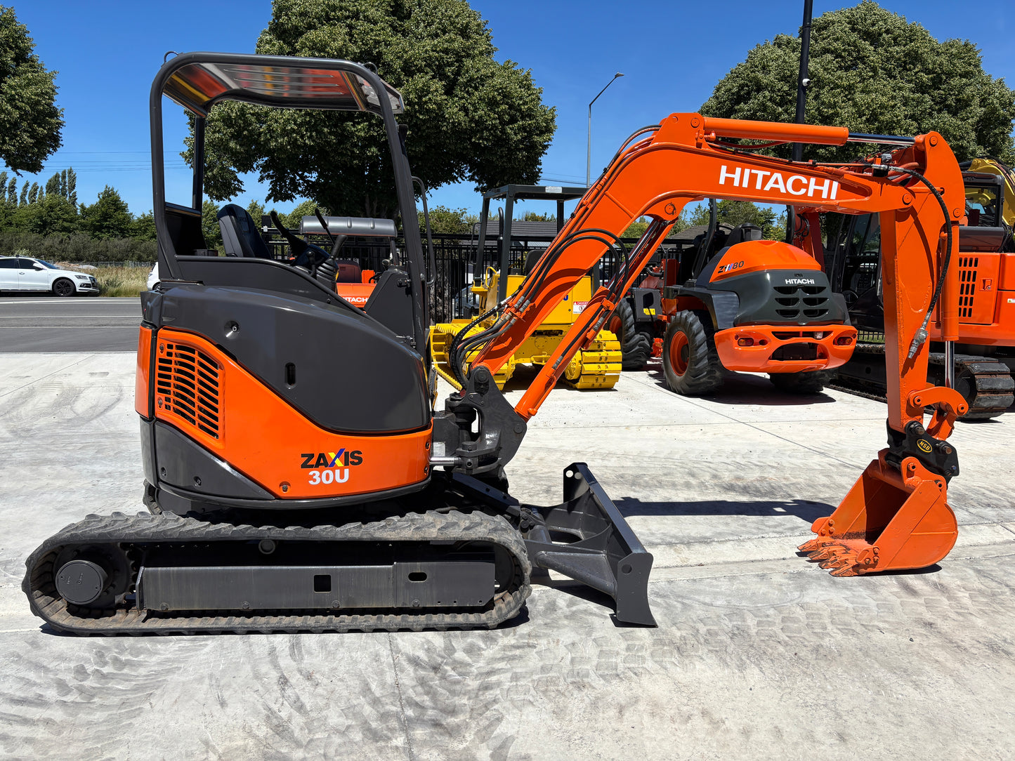 HIATCHI ZX30U-2 , 3 TON , LOW 1566 HOURS , EXCAVATOR