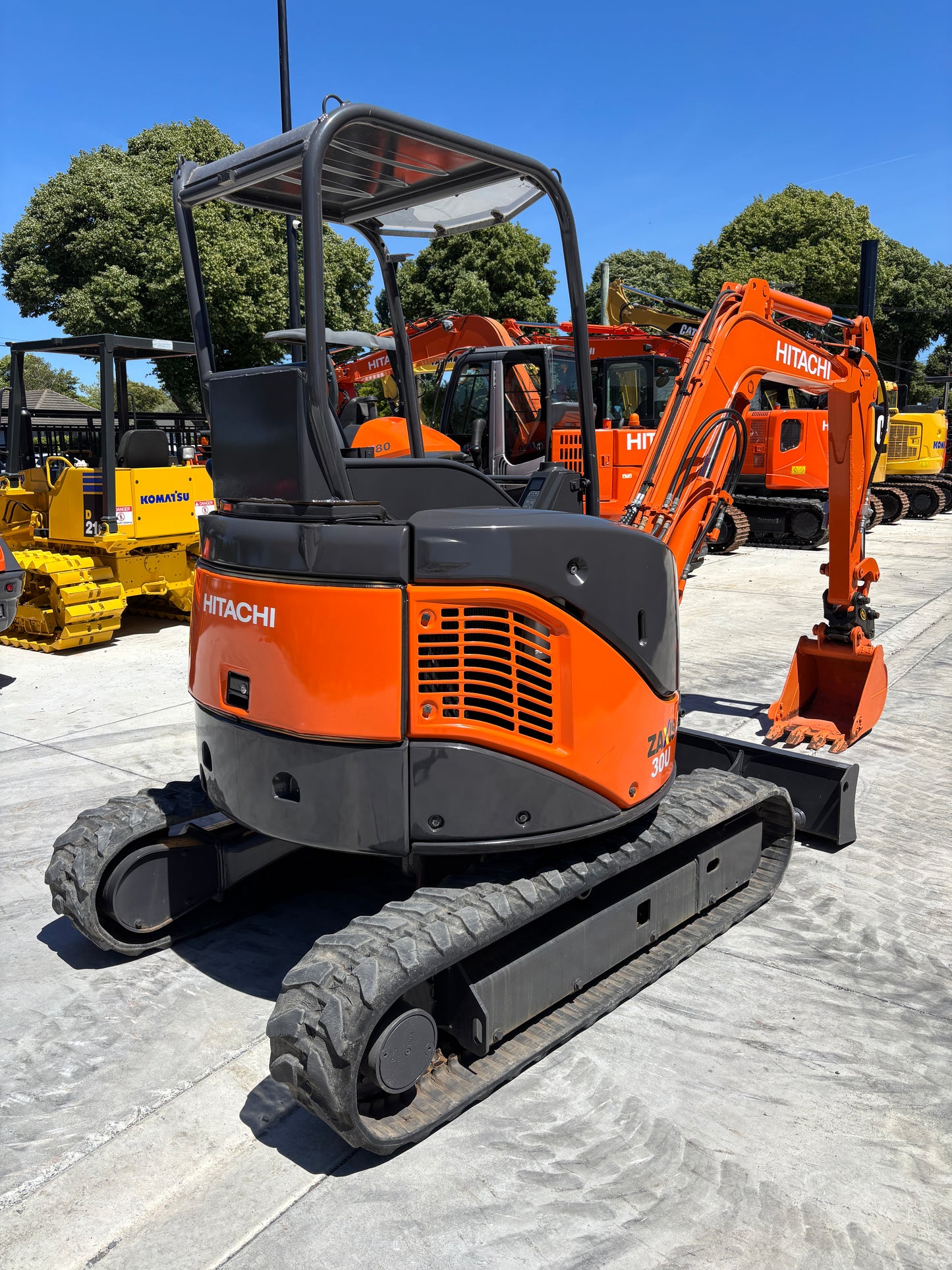 HIATCHI ZX30U-2 , 3 TON , LOW 1566 HOURS , EXCAVATOR