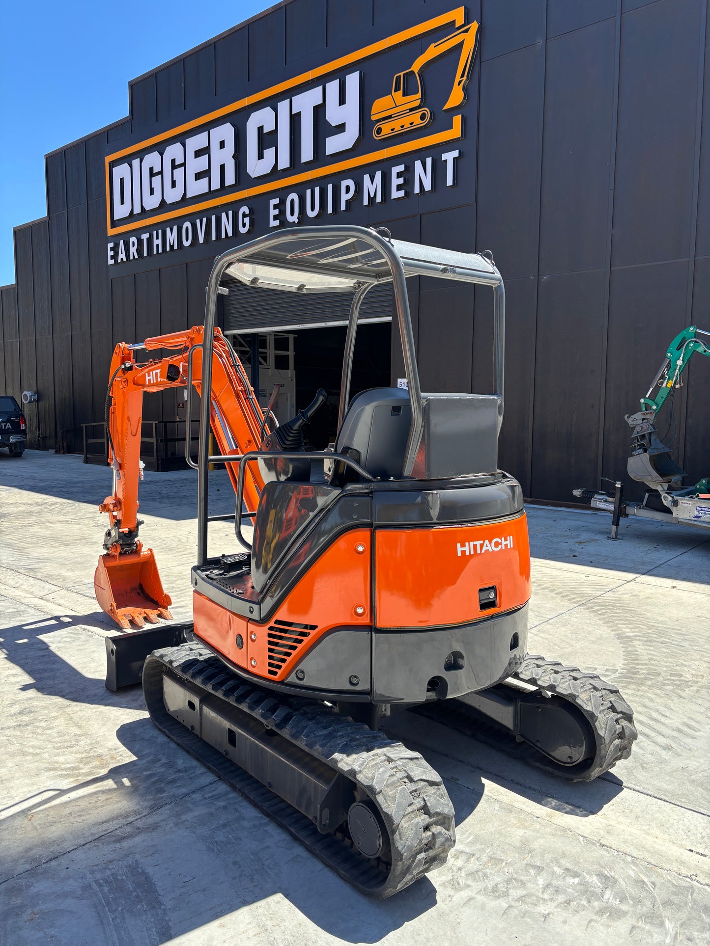 HIATCHI ZX30U-2 , 3 TON , LOW 1566 HOURS , EXCAVATOR