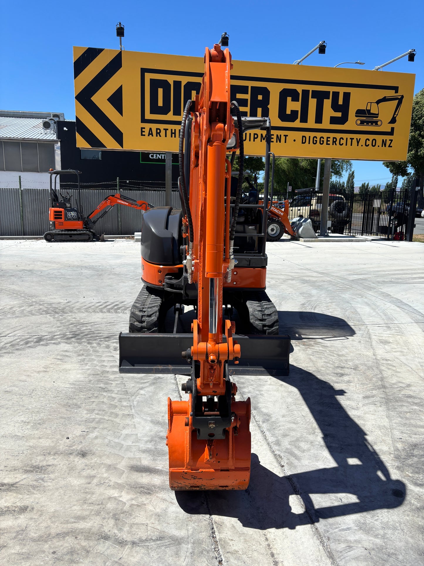 HIATCHI ZX30U-2 , 3 TON , LOW 1566 HOURS , EXCAVATOR