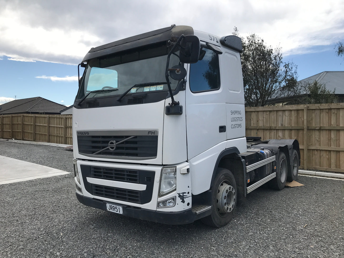 2011 Volvo FH Truck & 1989 TMC TK Tipulator