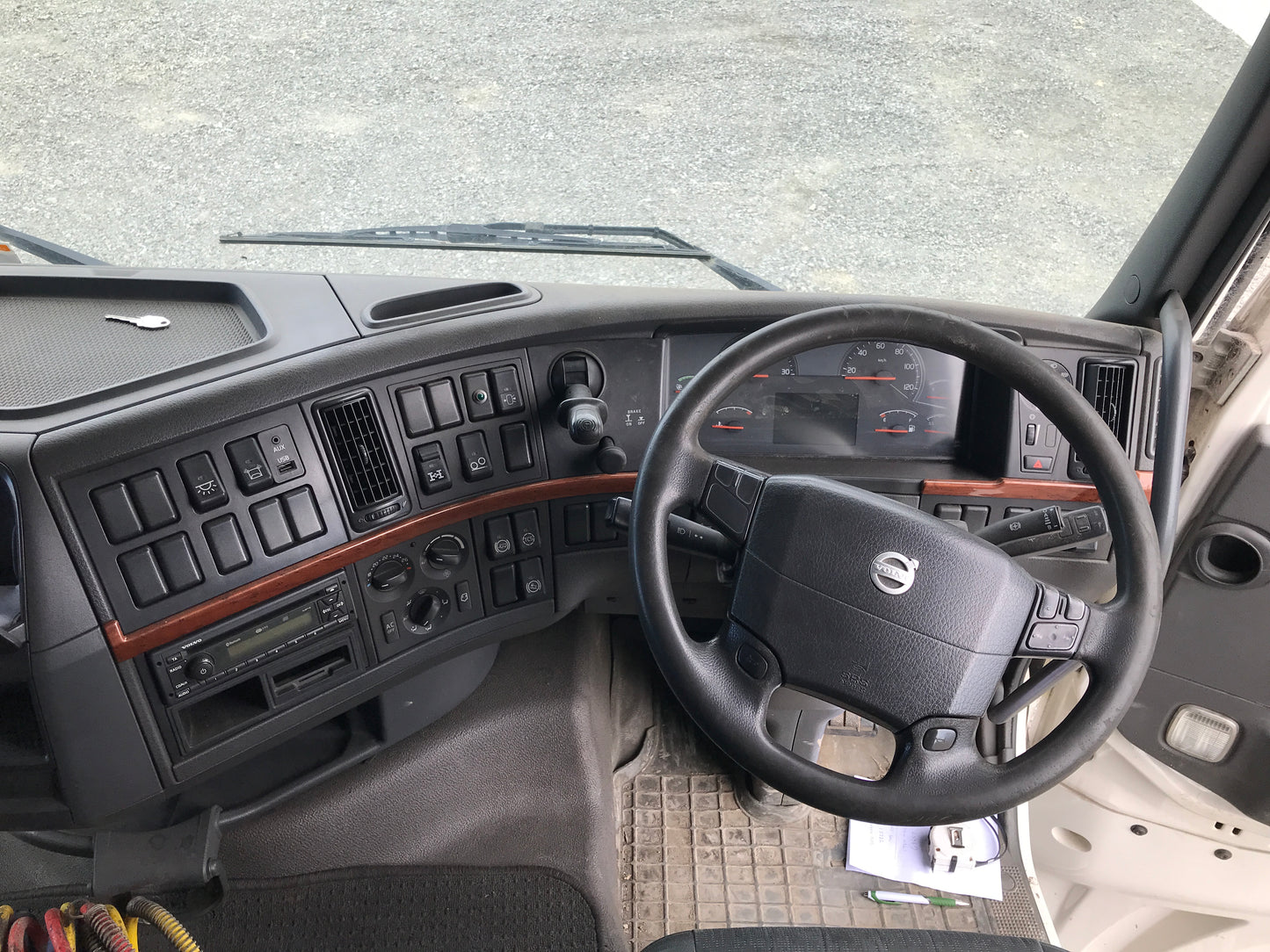 2011 Volvo FH Truck & 1989 TMC TK Tipulator