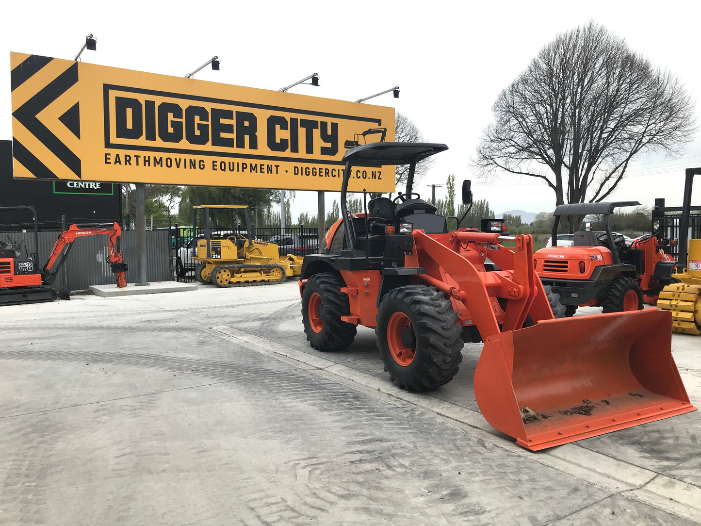HITACHI ZW80-5B , 5 TON WHEEL LOADER , VERY LOW HOURS, 2017 MODEL
