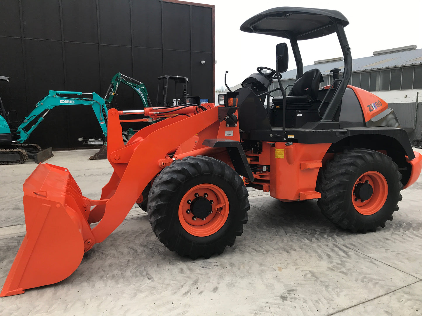 HITACHI ZW80-5B , 5 TON WHEEL LOADER , VERY LOW HOURS, 2017 MODEL