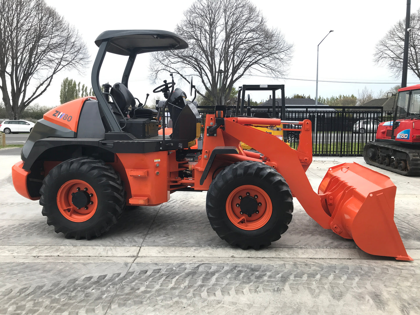 HITACHI ZW80-5B , 5 TON WHEEL LOADER , VERY LOW HOURS, 2017 MODEL