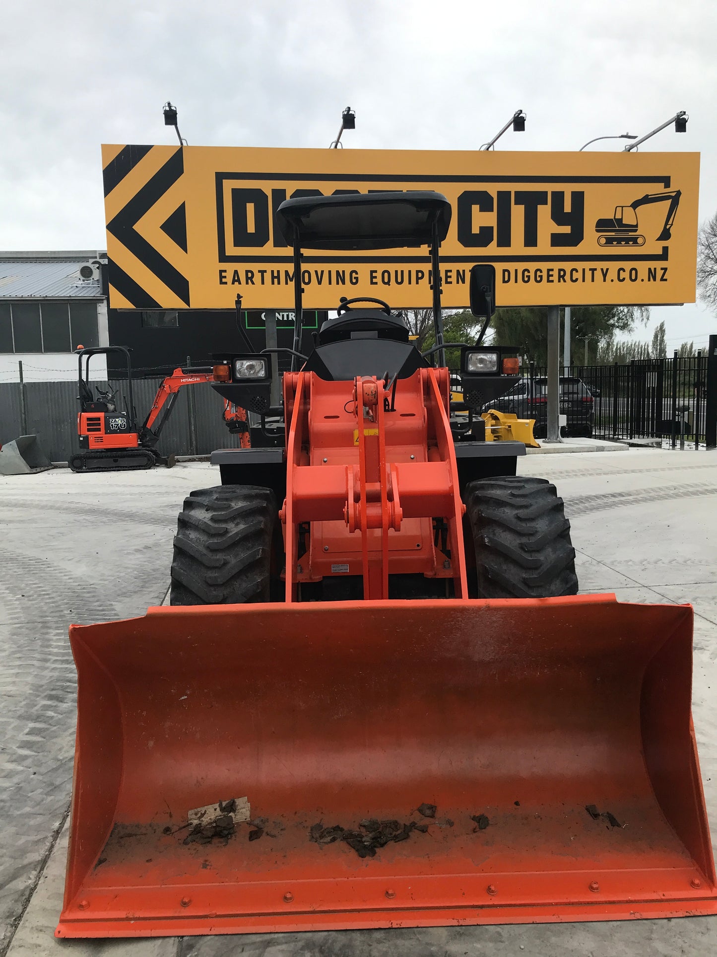 HITACHI ZW80-5B , 5 TON WHEEL LOADER , VERY LOW HOURS, 2017 MODEL