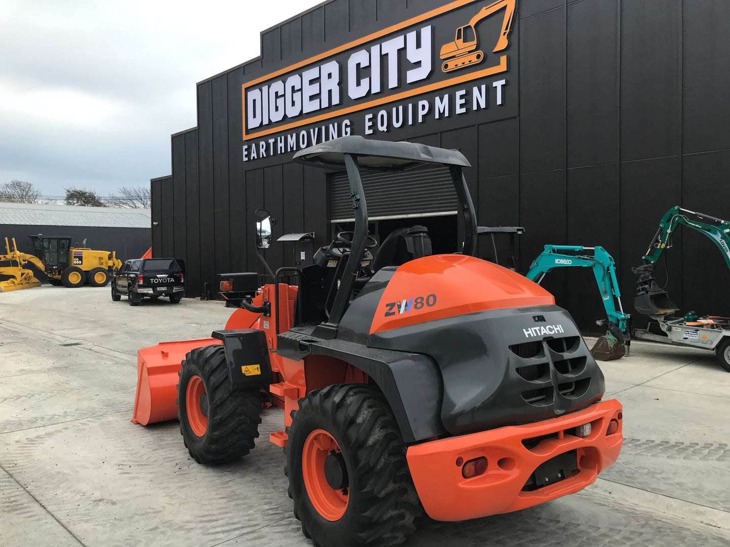 HITACHI ZW80-5B , 5 TON WHEEL LOADER , VERY LOW HOURS, 2017 MODEL