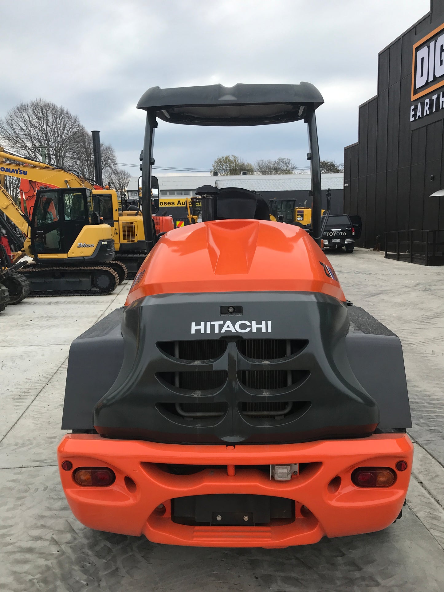 HITACHI ZW80-5B , 5 TON WHEEL LOADER , VERY LOW HOURS, 2017 MODEL