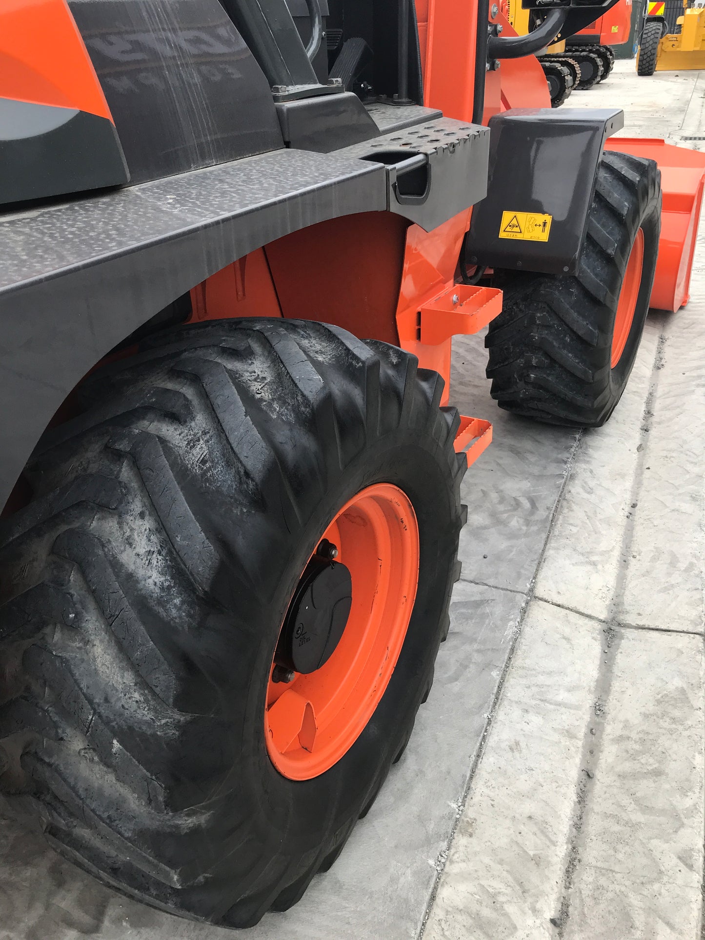 HITACHI ZW80-5B , 5 TON WHEEL LOADER , VERY LOW HOURS, 2017 MODEL