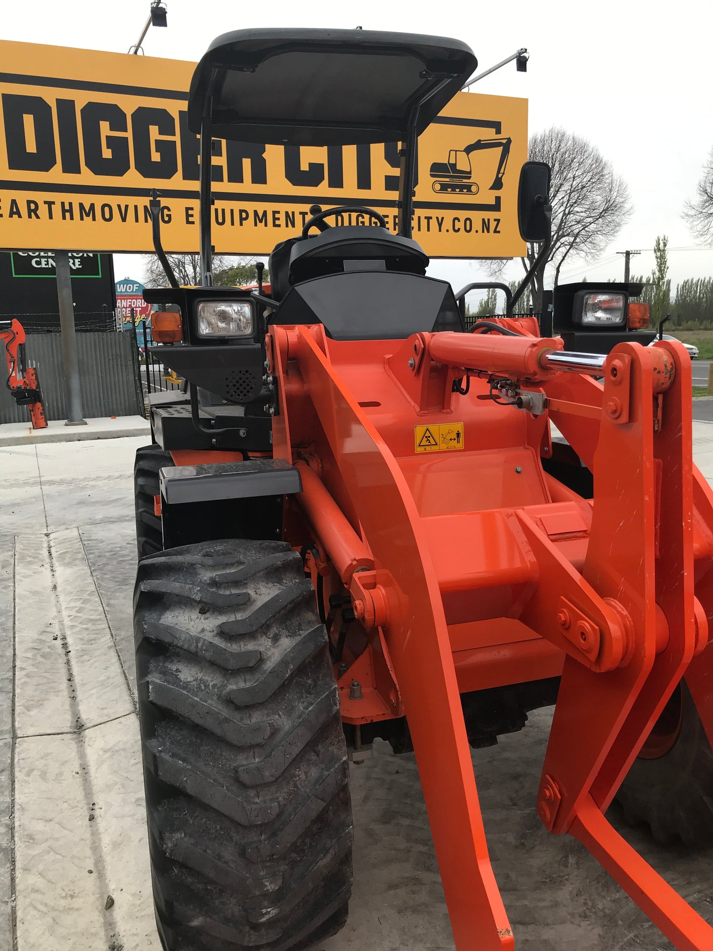 HITACHI ZW80-5B , 5 TON WHEEL LOADER , VERY LOW HOURS, 2017 MODEL