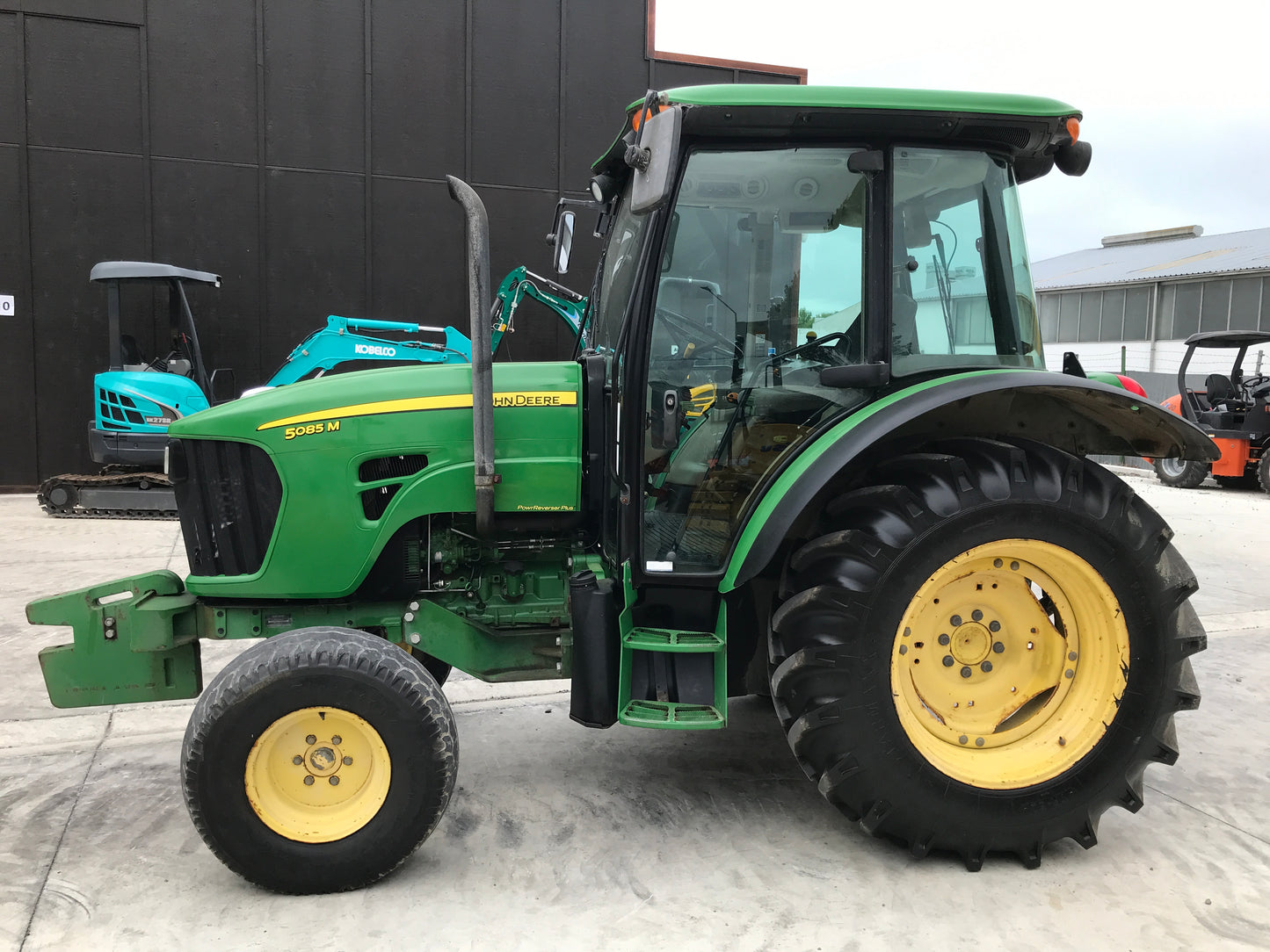2011 John Deere 5085M Tractor