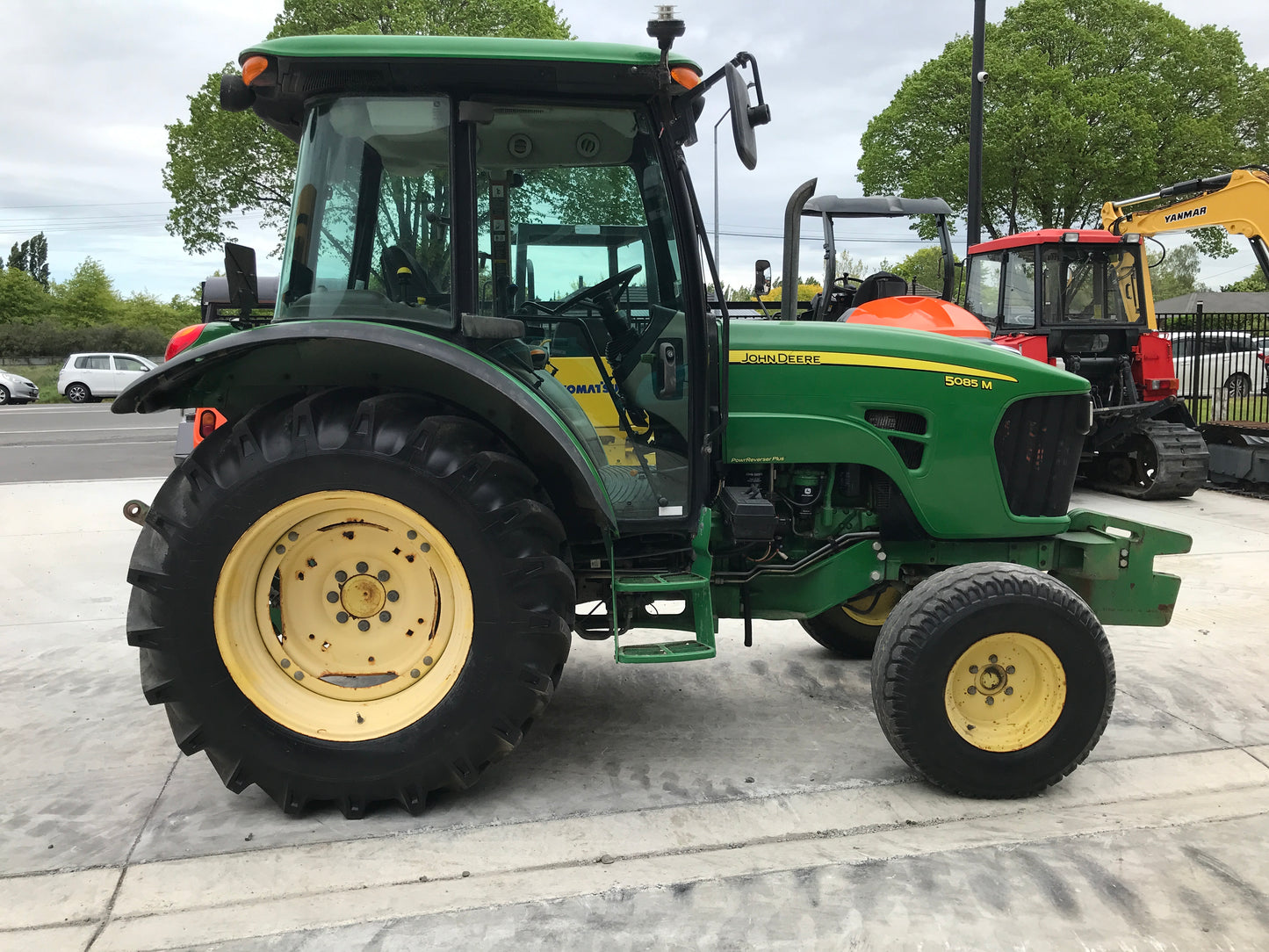 2011 John Deere 5085M Tractor