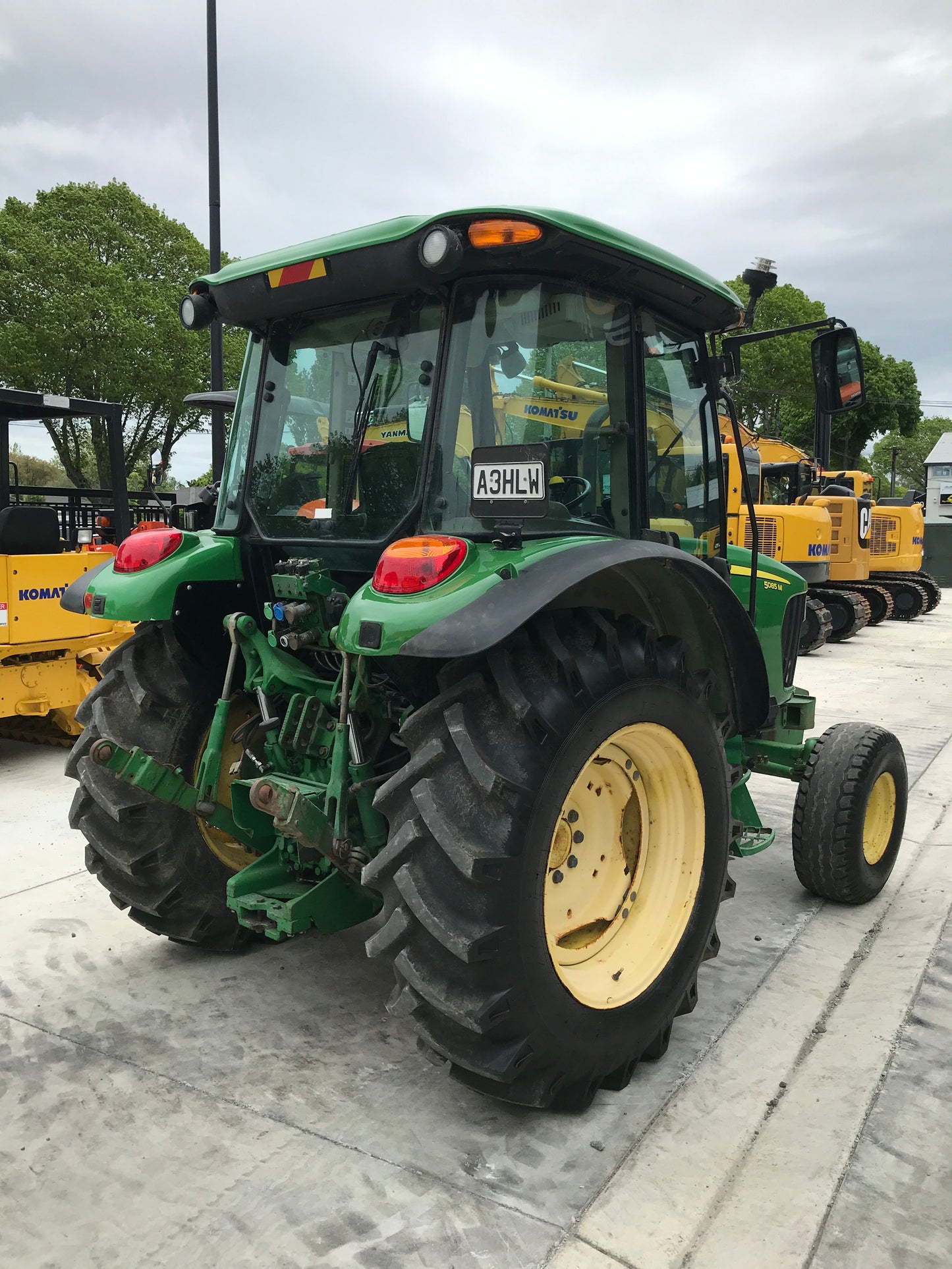 2011 John Deere 5085M Tractor