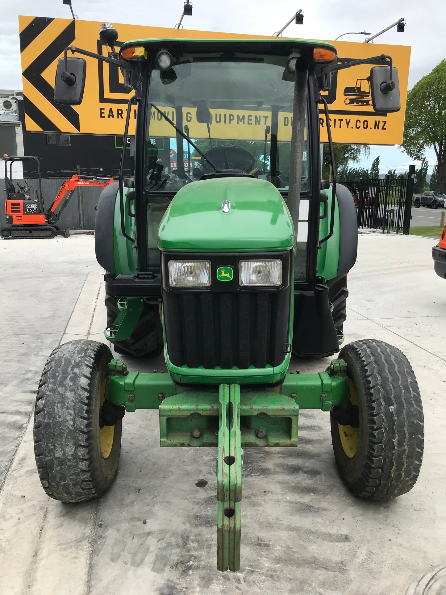 2011 John Deere 5085M Tractor