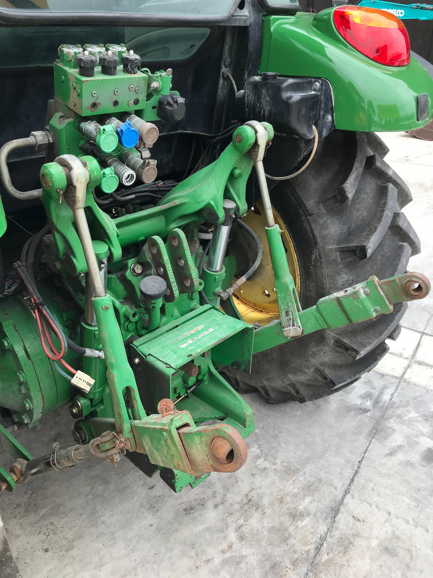 2011 John Deere 5085M Tractor