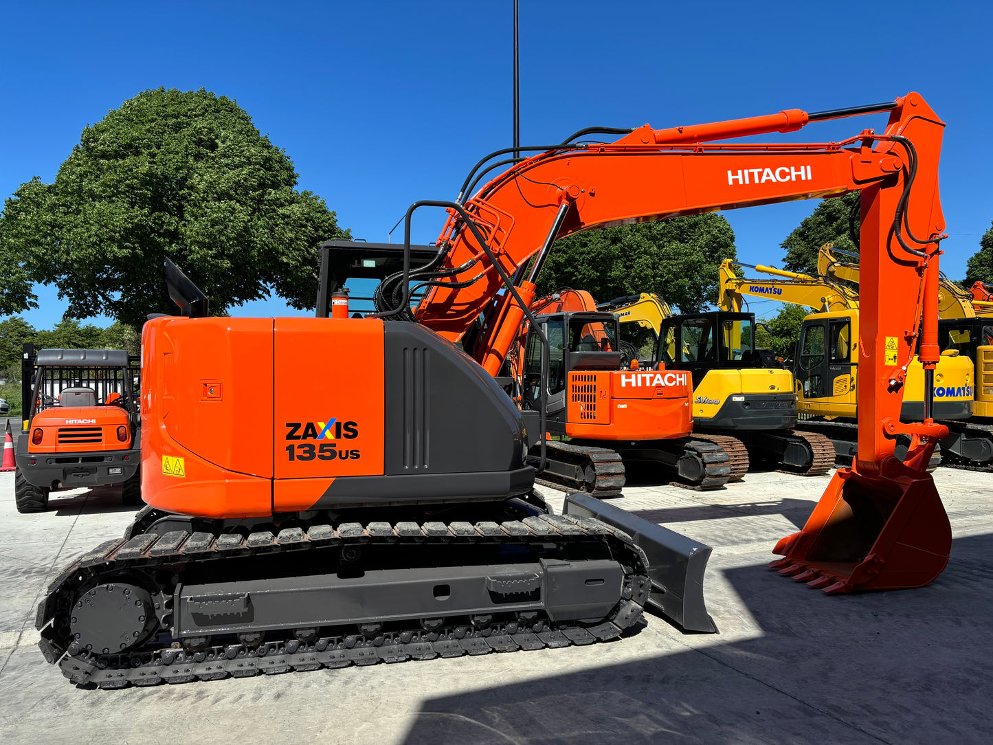Hitachi ZX135 US-5B Excavator 13.5 ton with Dozer Blade (2015 Model)