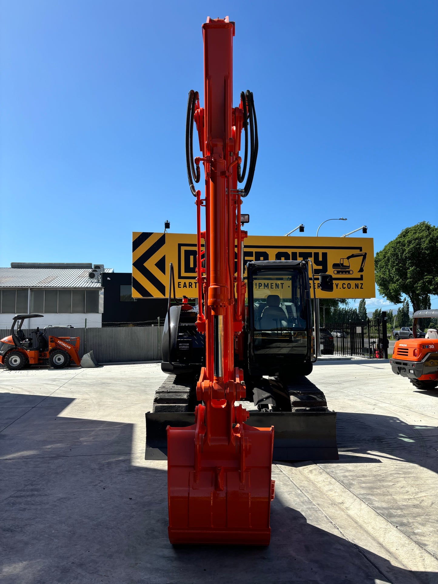 Hitachi ZX135 US-5B Excavator 13.5 ton with Dozer Blade (2015 Model)