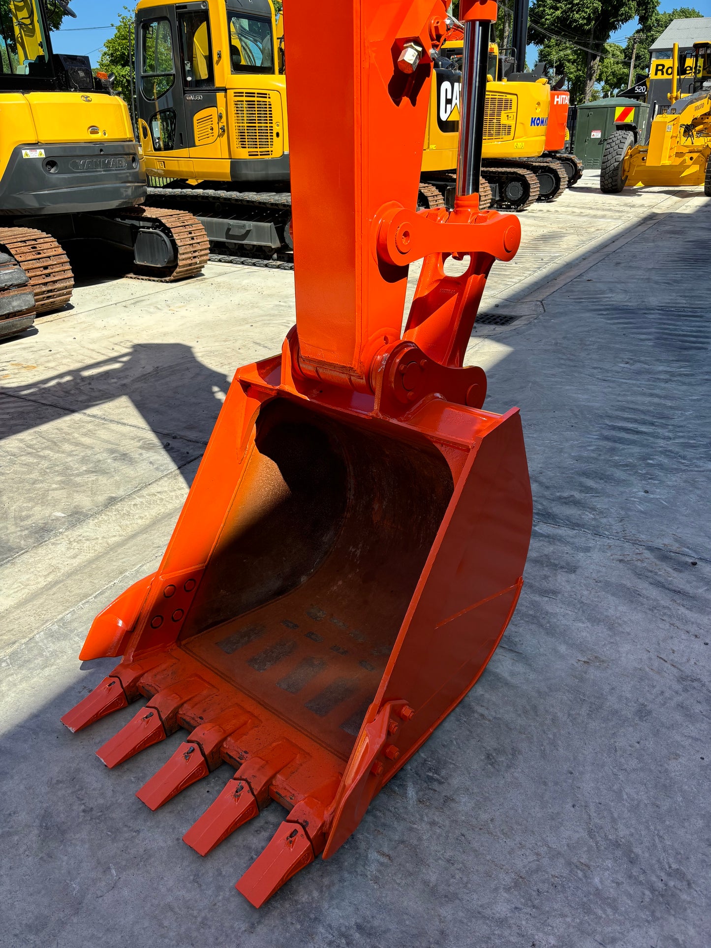 Hitachi ZX135 US-5B Excavator 13.5 ton with Dozer Blade (2015 Model)