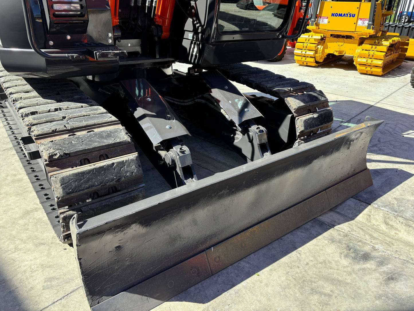 Hitachi ZX135 US-5B Excavator 13.5 ton with Dozer Blade (2015 Model)