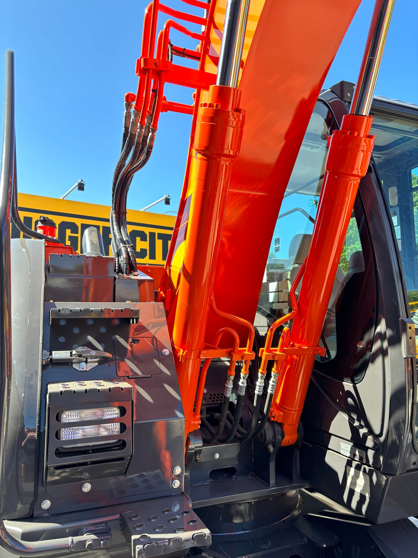 Hitachi ZX135 US-5B Excavator 13.5 ton with Dozer Blade (2015 Model)