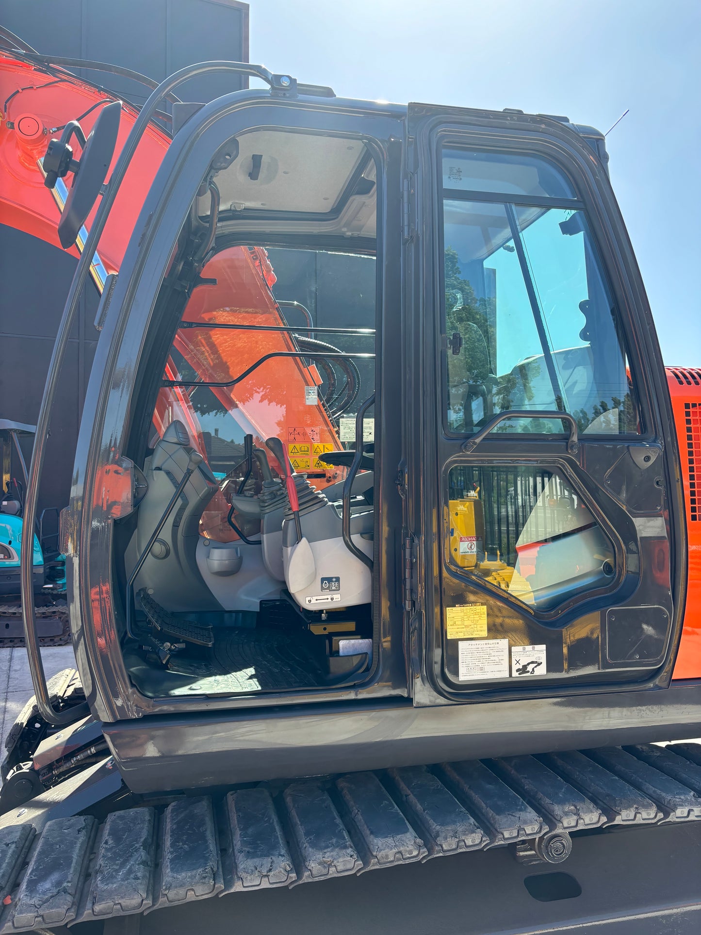 Hitachi ZX135 US-5B Excavator 13.5 ton with Dozer Blade (2015 Model)