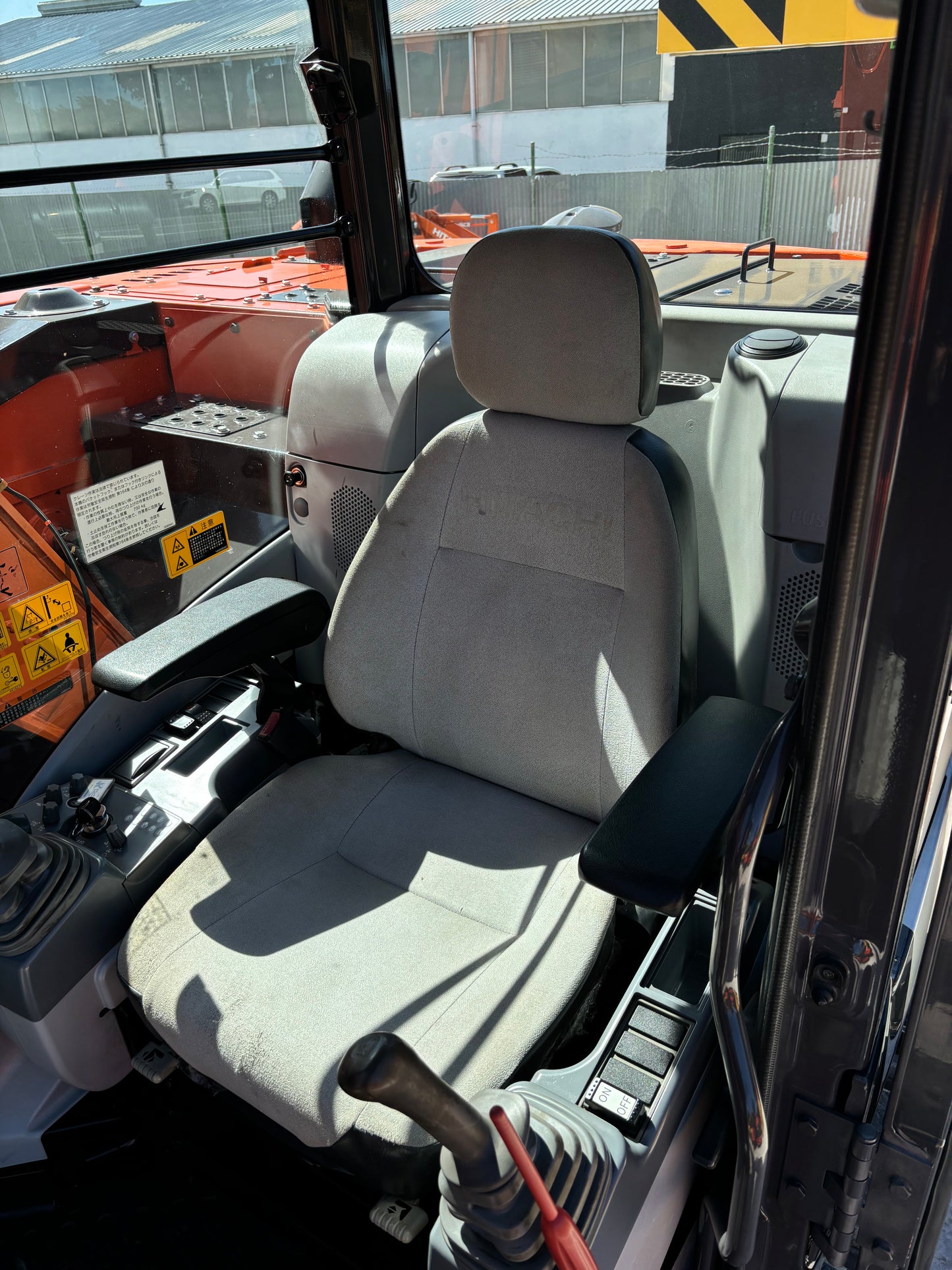 Hitachi ZX135 US-5B Excavator 13.5 ton with Dozer Blade (2015 Model)