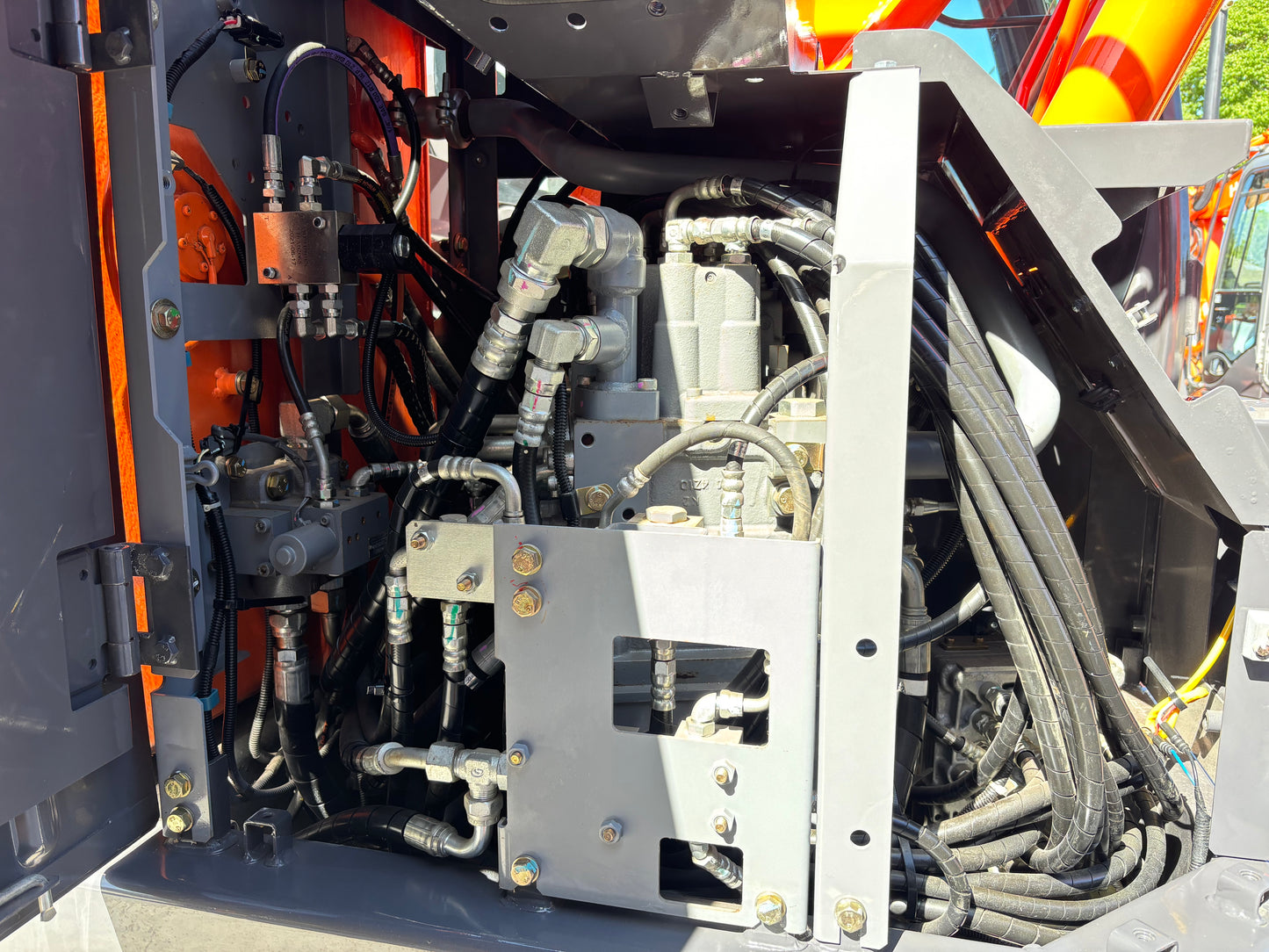 Hitachi ZX135 US-5B Excavator 13.5 ton with Dozer Blade (2015 Model)