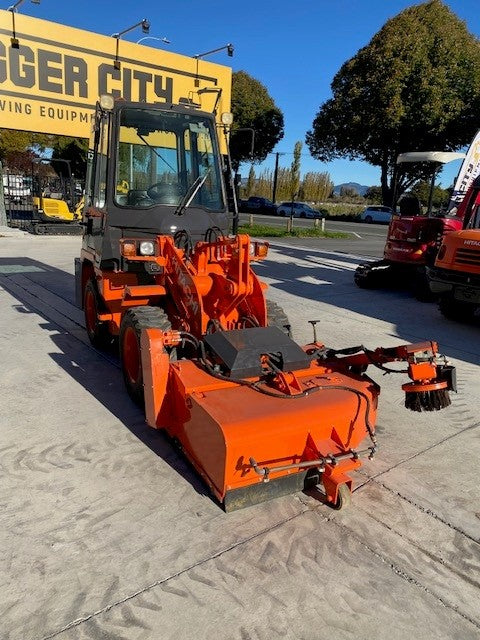 TCM L3-2 / Hitachi LX15 Wheel loader / Power sweeper