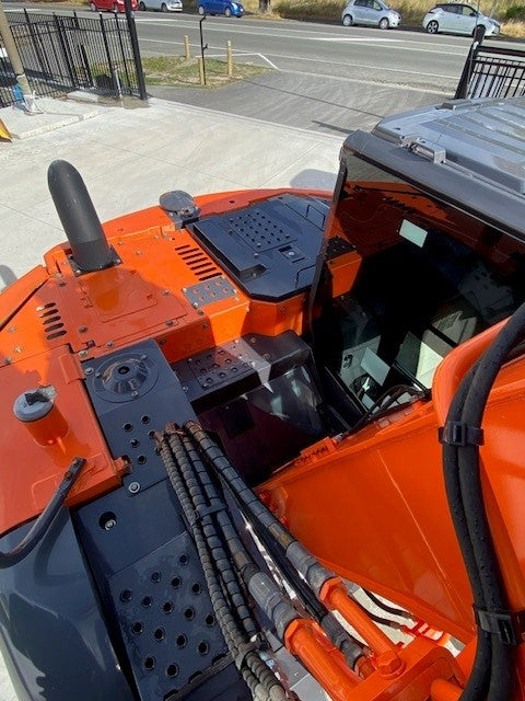 Hitachi ZX135US Digger 13 ton Low hours